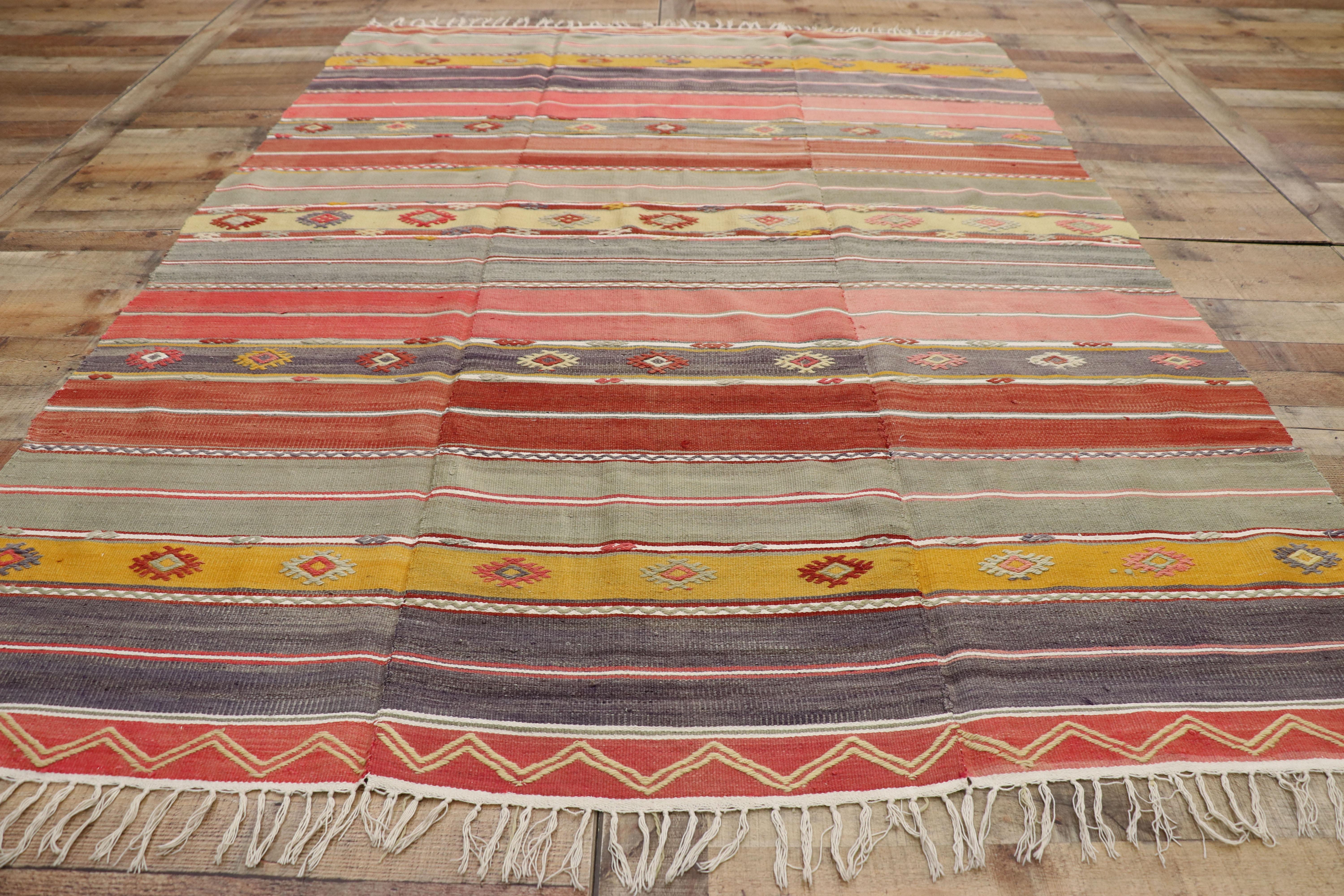 Boho Chic Vintage Turkish Kilim Rug, Flat-Weave Rug with Tribal Style 2