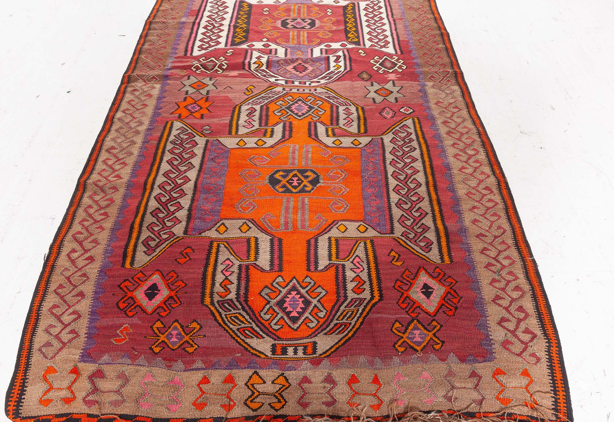 Vintage Turkish Kilim Rug In Good Condition For Sale In New York, NY