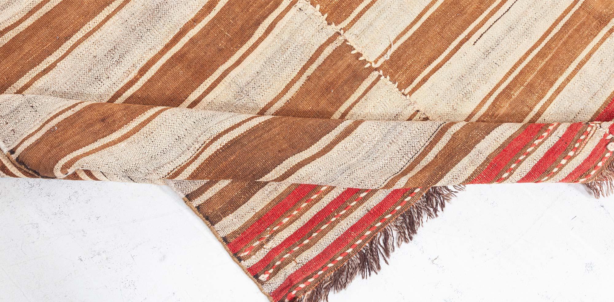 Vintage Turkish Kilim Rug In Good Condition For Sale In New York, NY