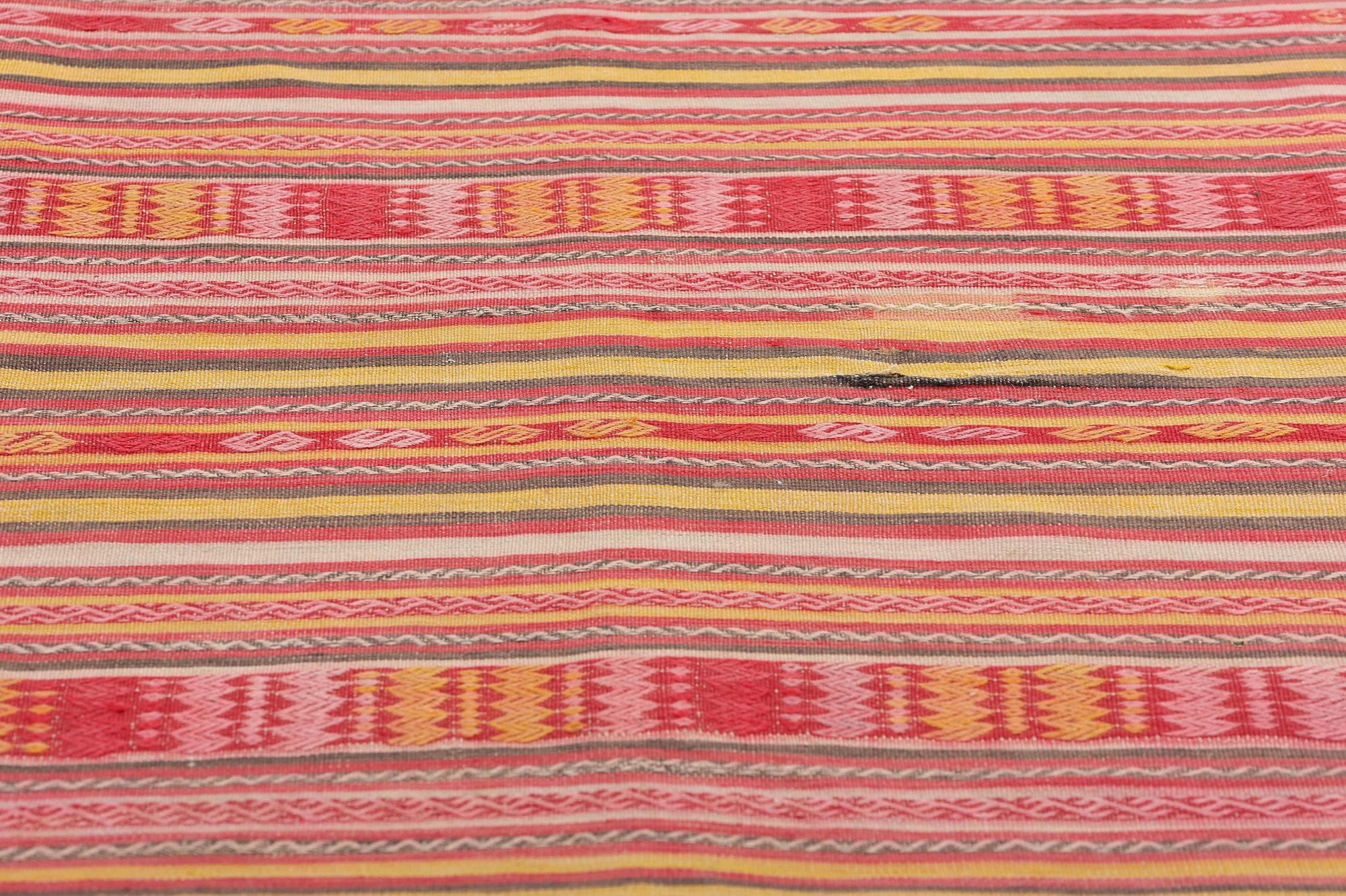 Vintage Turkish Kilim Rug In Good Condition For Sale In Dallas, TX