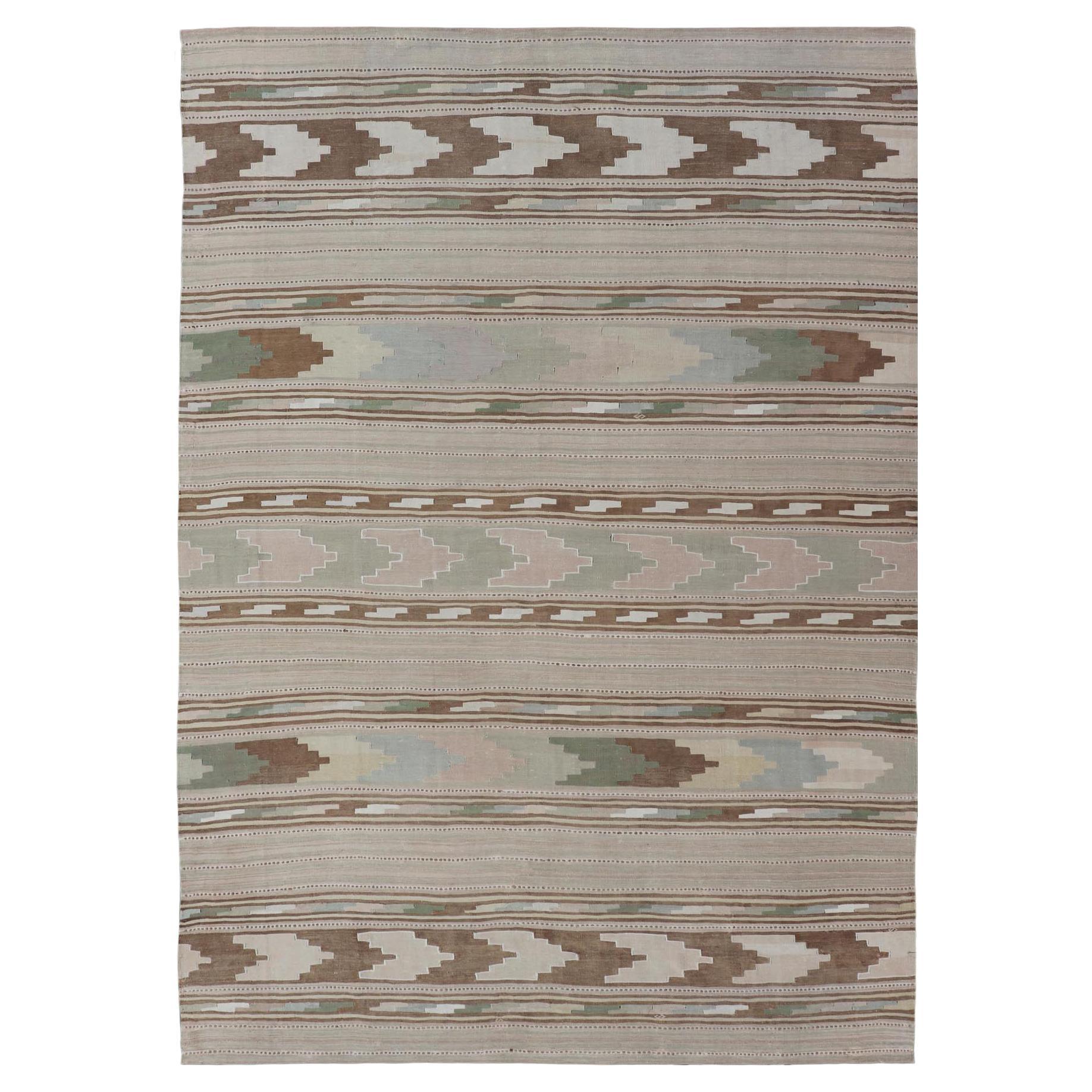 Tapis Kilim turc vintage, motifs géométriques et teintes pastel douces 7'6 x 11'3
