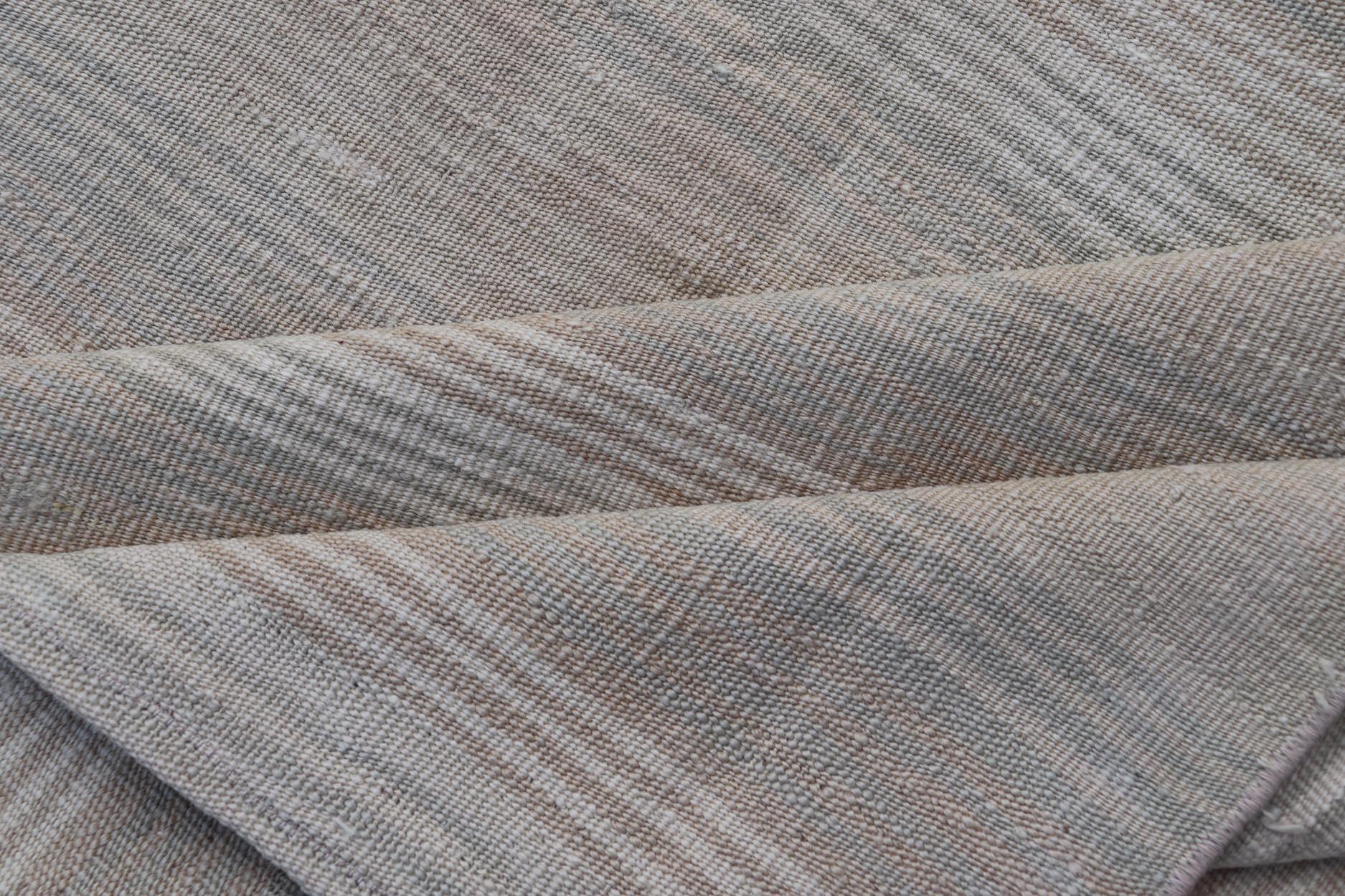 Vintage Türkisch Kilim Teppich In Beige und Creme Streifen und Töne 3'7 x 5'2 im Angebot 3