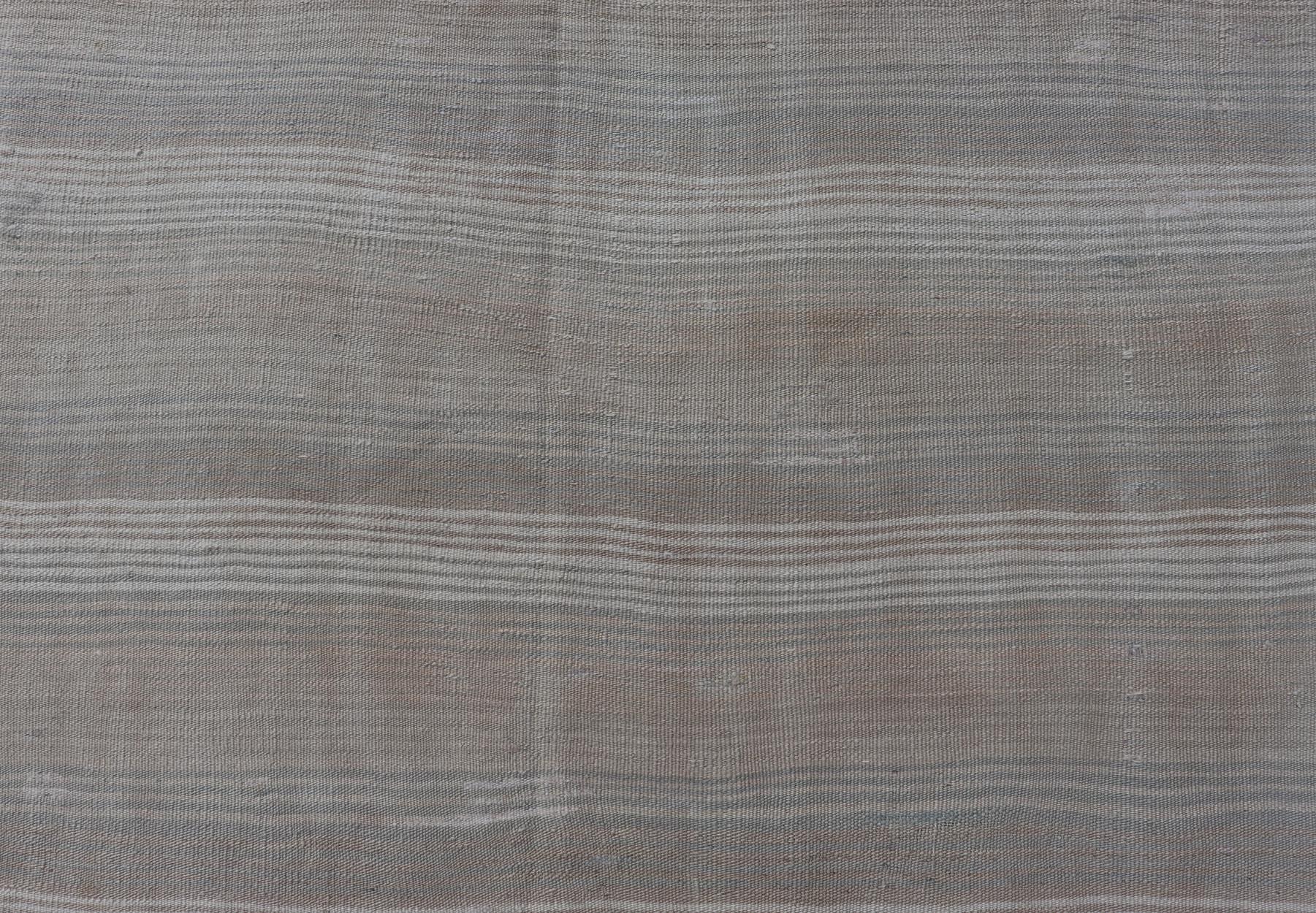 Vintage Türkisch Kilim Teppich In Beige und Creme Streifen und Töne 3'7 x 5'2 (Handgewebt) im Angebot