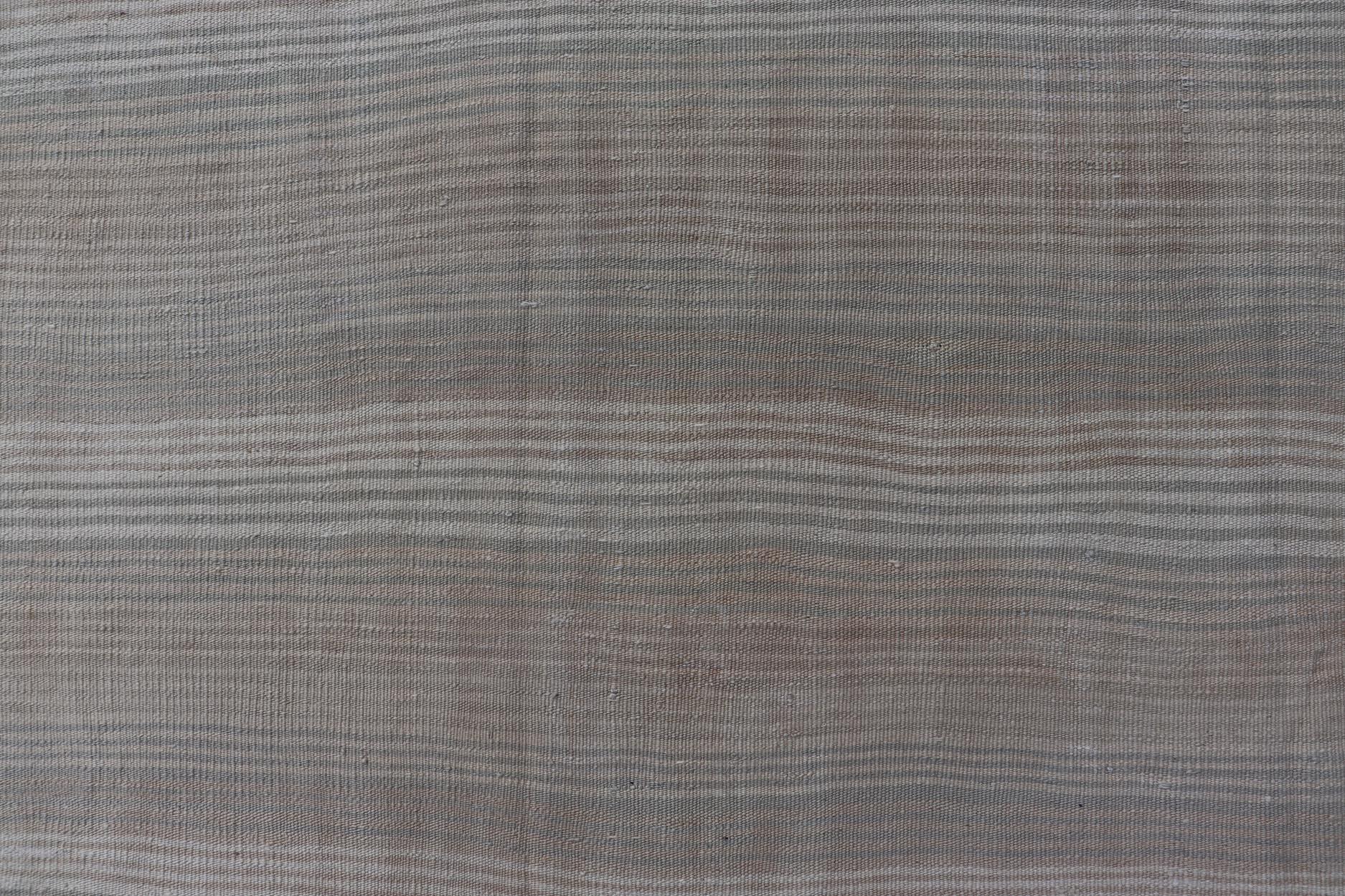 Vintage Türkisch Kilim Teppich In Beige und Creme Streifen und Töne 3'7 x 5'2 im Zustand „Gut“ im Angebot in Atlanta, GA