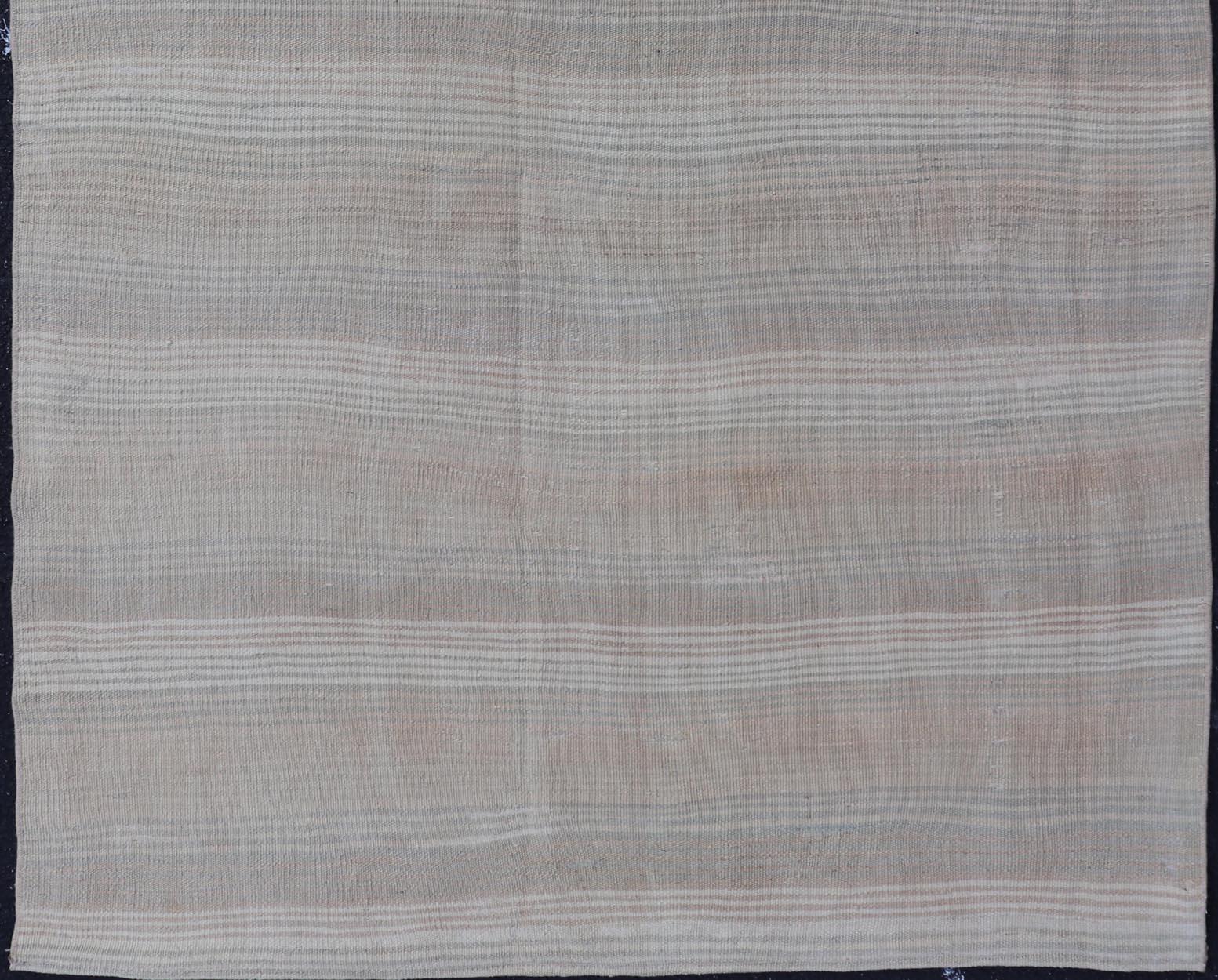 Vintage Türkisch Kilim Teppich In Beige und Creme Streifen und Töne 3'7 x 5'2 im Angebot 1