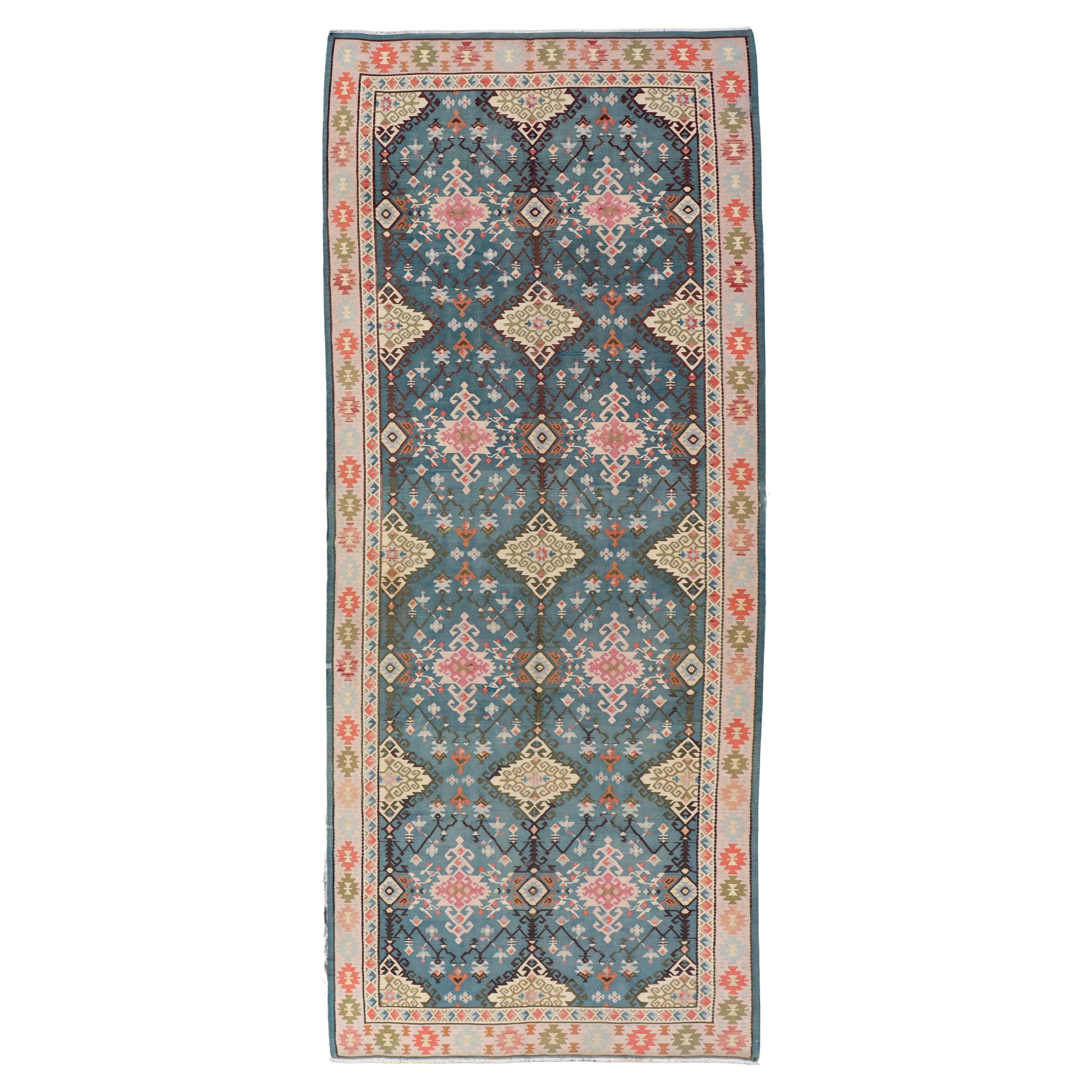 Rug
Kilim vintage turc en bleu, corail, ivoire et olive 5
7 x 14
2