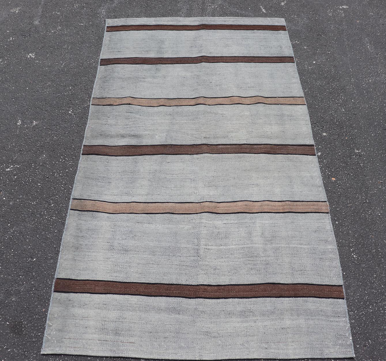 Lana Tappeto vintage turco Rug & Kilim a righe grigio e marrone scuro 3'0 x 5'6 in vendita