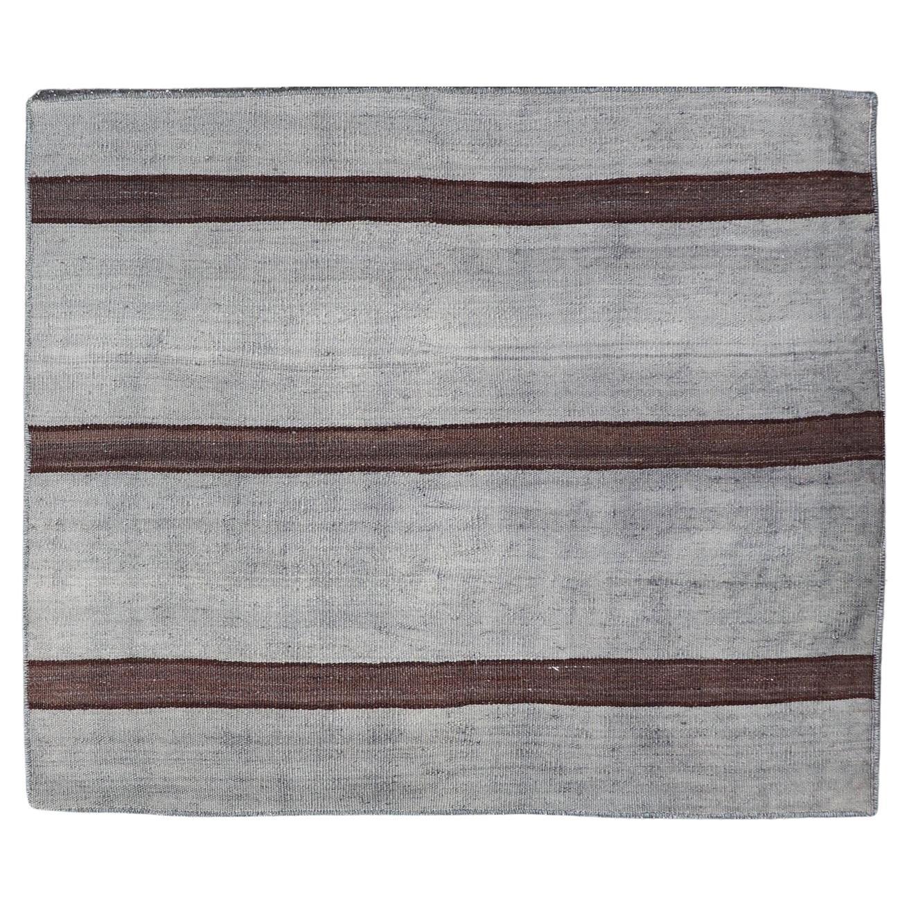 Vintage Türkisch Kilim Teppich in Grau und Dunkelbraun Wide Stripe Design 2'7 x 3'0
