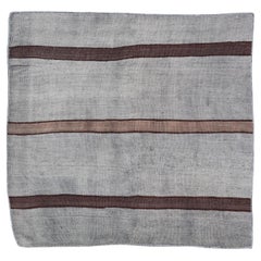 Türkischer Vintage-Kilim-Teppich in Grau mit dunkelbraunen horizontalen Streifen 2
10 x 3
0