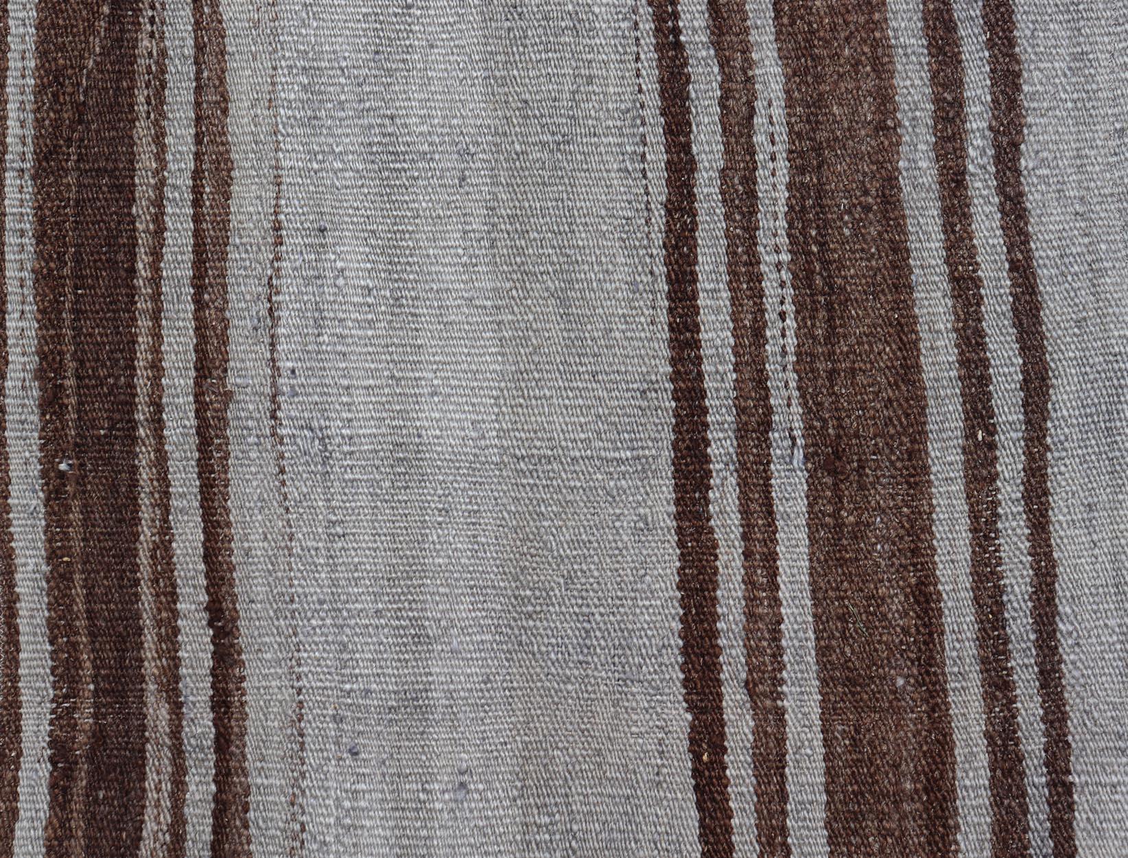 Türkischer Vintage-Kilim-Teppich in natürlichem Braun und weichem Grau 1'11 x 4'0 im Angebot 2