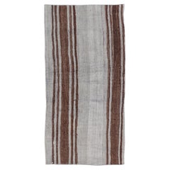 Türkischer Vintage-Kilim-Teppich in natürlichem Braun und weichem Grau 1'11 x 4'0