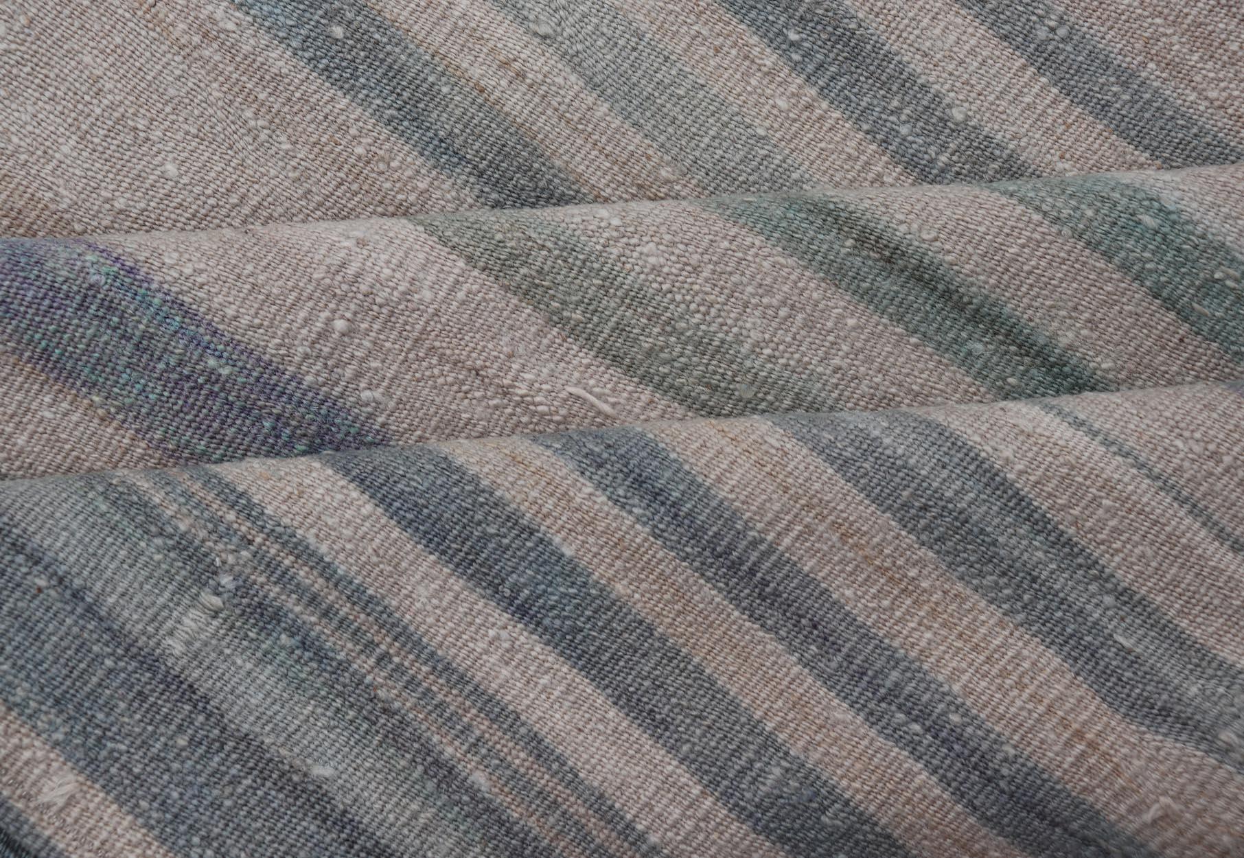 Vintage Rug & Kilim turco a strisce pastello di blu e verde 4'9 x 6'10 in vendita 3