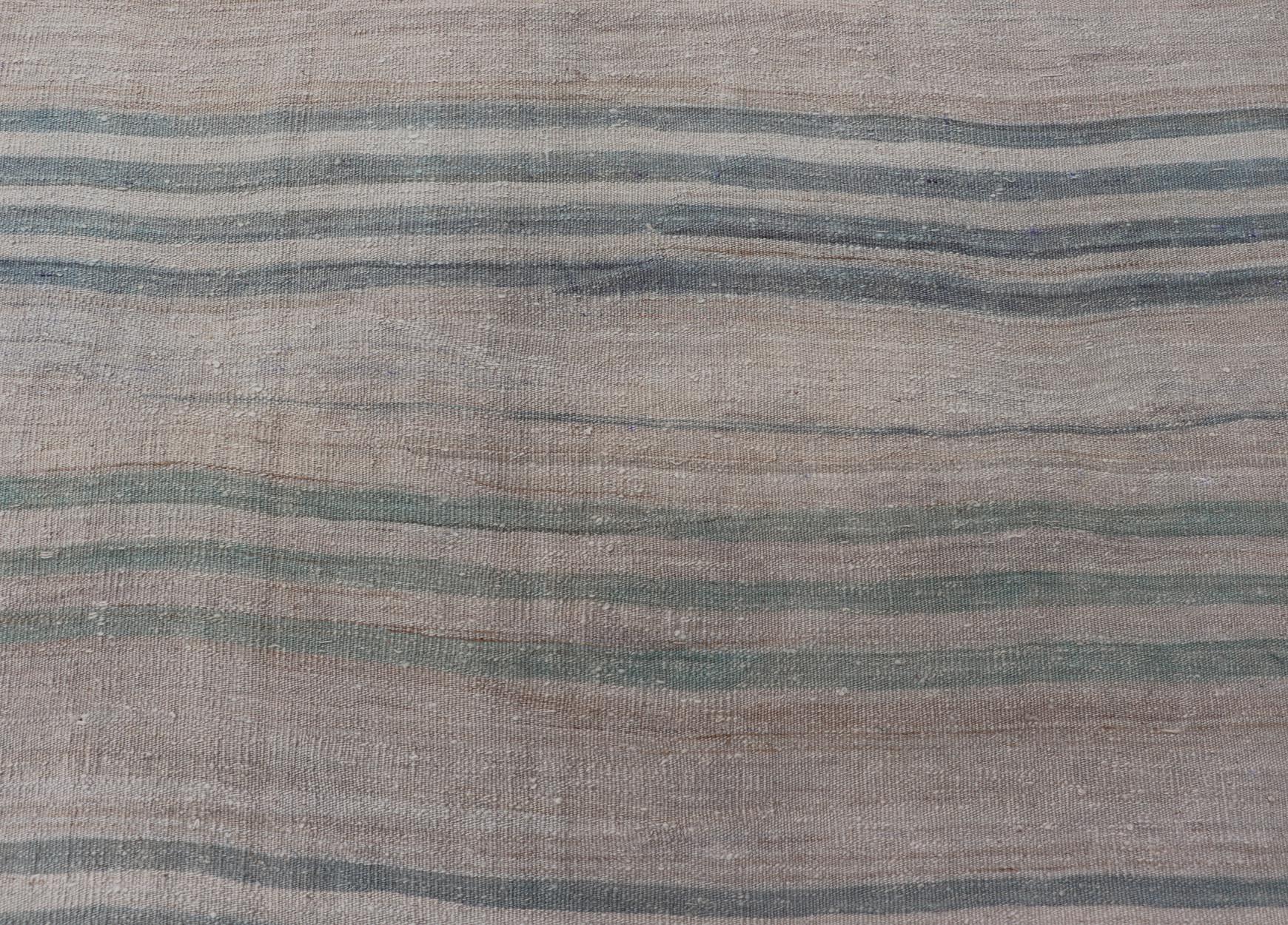 Tessuto a mano Vintage Rug & Kilim turco a strisce pastello di blu e verde 4'9 x 6'10 in vendita