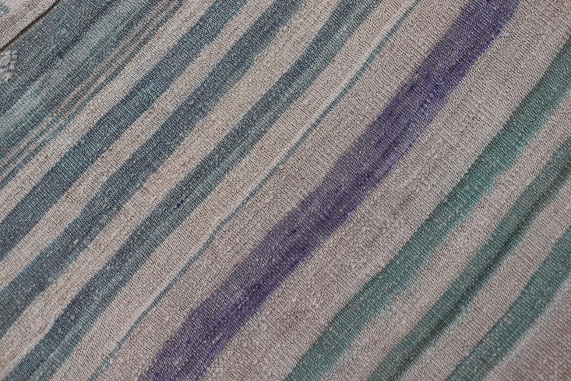 Vintage Rug & Kilim turco a strisce pastello di blu e verde 4'9 x 6'10 in vendita 2