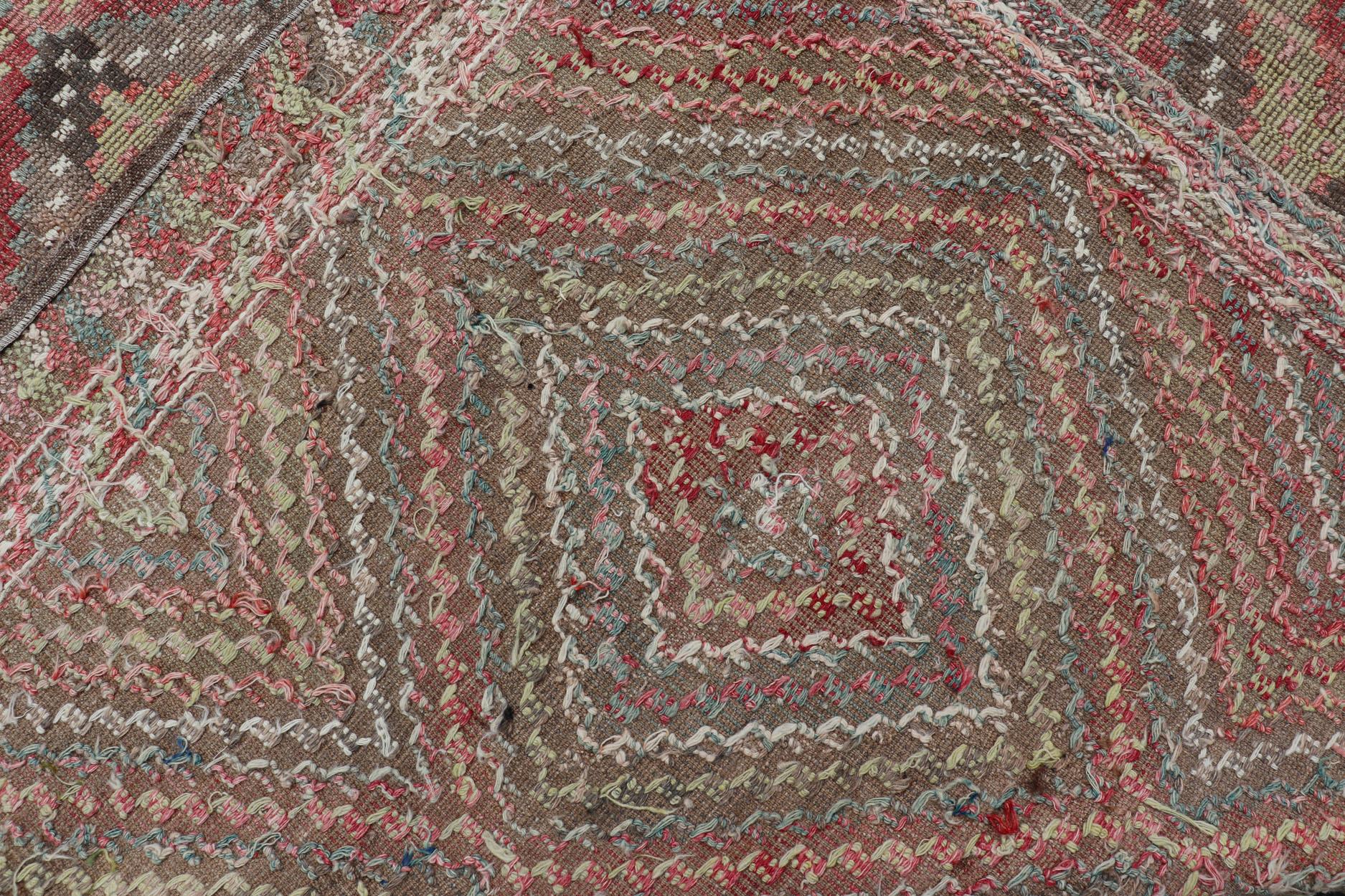 Vintage Turkish Kilim Rug in Red, Beige, and Olive Diamond Pattern 7'1 x 11'0 im Angebot 3