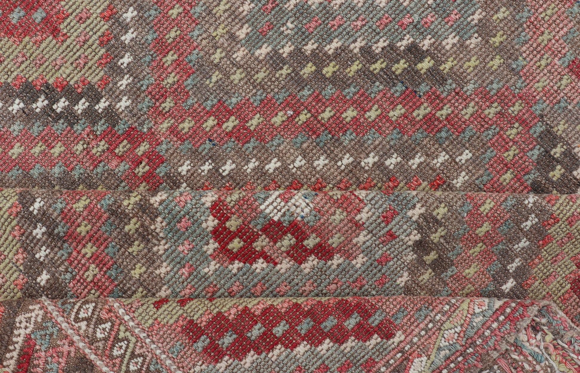 Vintage Turkish Kilim Rug in Red, Beige, and Olive Diamond Pattern 7'1 x 11'0 im Angebot 4