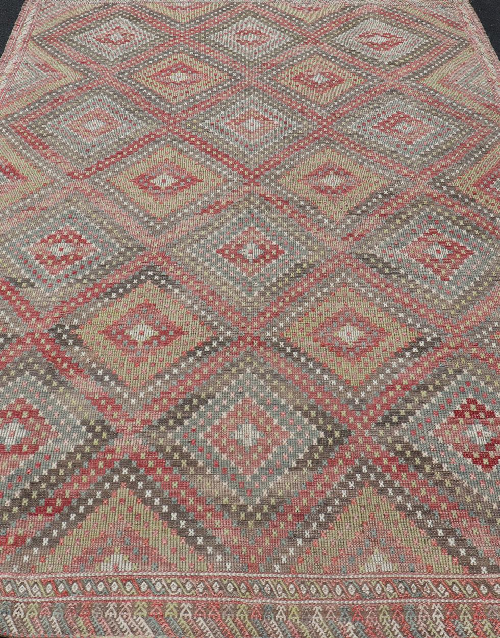 Vintage Turkish Kilim Rug in Red, Beige, and Olive Diamond Pattern 7'1 x 11'0 im Angebot 5