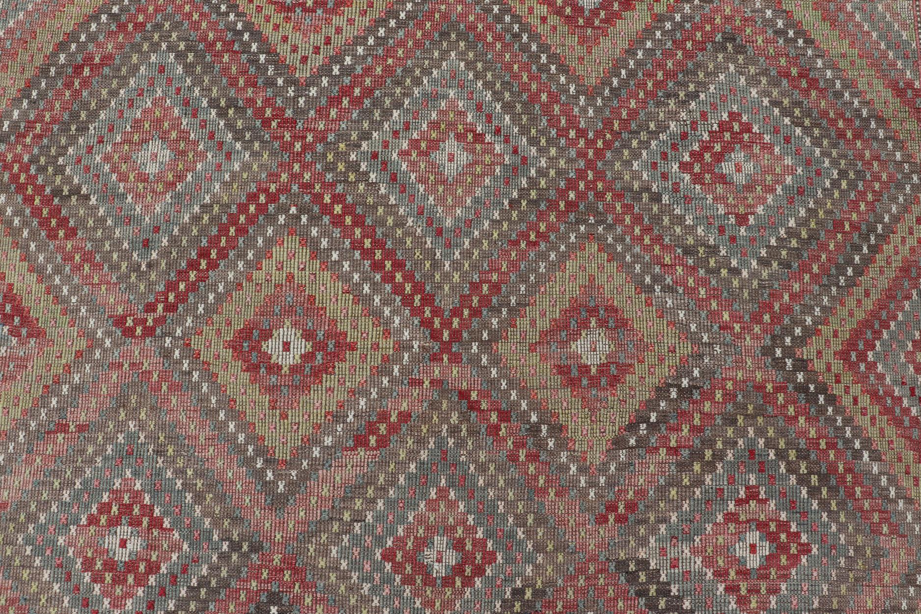 Vintage Turkish Kilim Rug in Red, Beige, and Olive Diamond Pattern 7'1 x 11'0 (Kelim) im Angebot