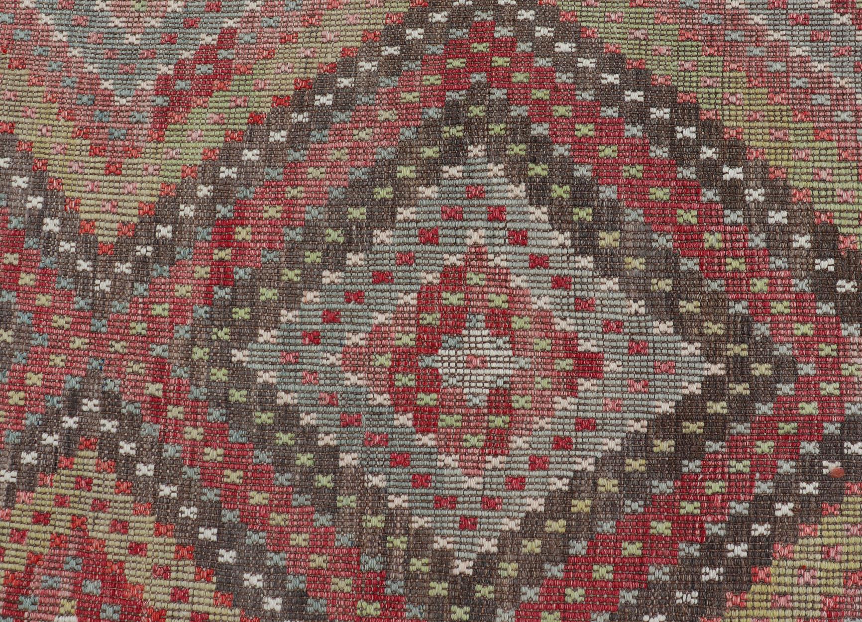 Vintage Turkish Kilim Rug in Red, Beige, and Olive Diamond Pattern 7'1 x 11'0 (Türkisch) im Angebot