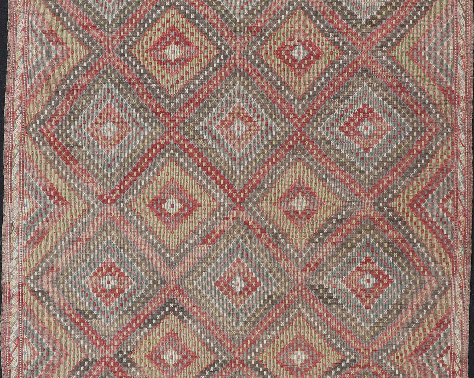 Vintage Turkish Kilim Rug in Red, Beige, and Olive Diamond Pattern 7'1 x 11'0 im Angebot 1