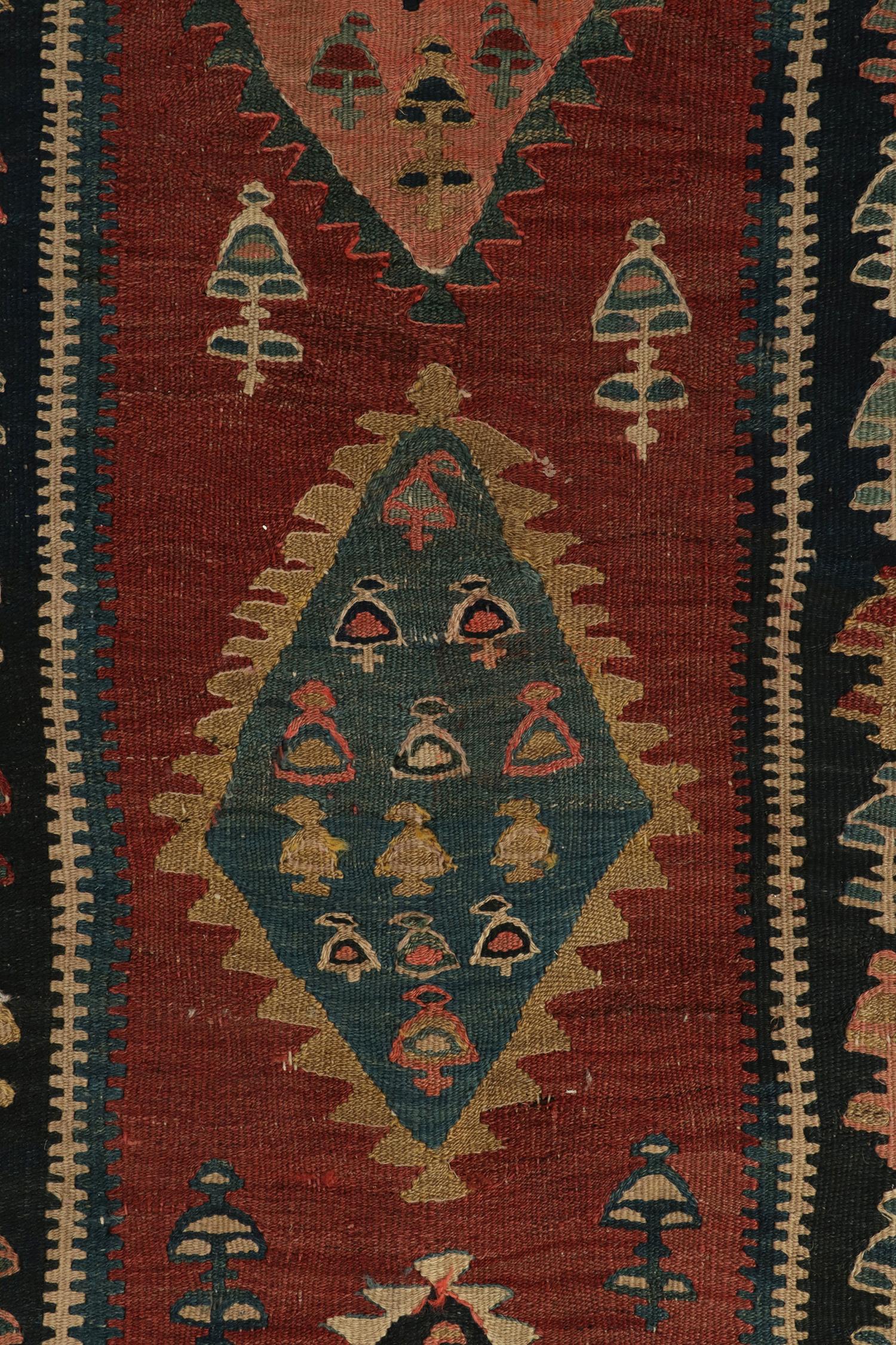 Türkischer Kelim-Teppich in Rot & Beige-Braun und Mitternachtsbordüre von Teppich & Kelim im Zustand „Gut“ im Angebot in Long Island City, NY