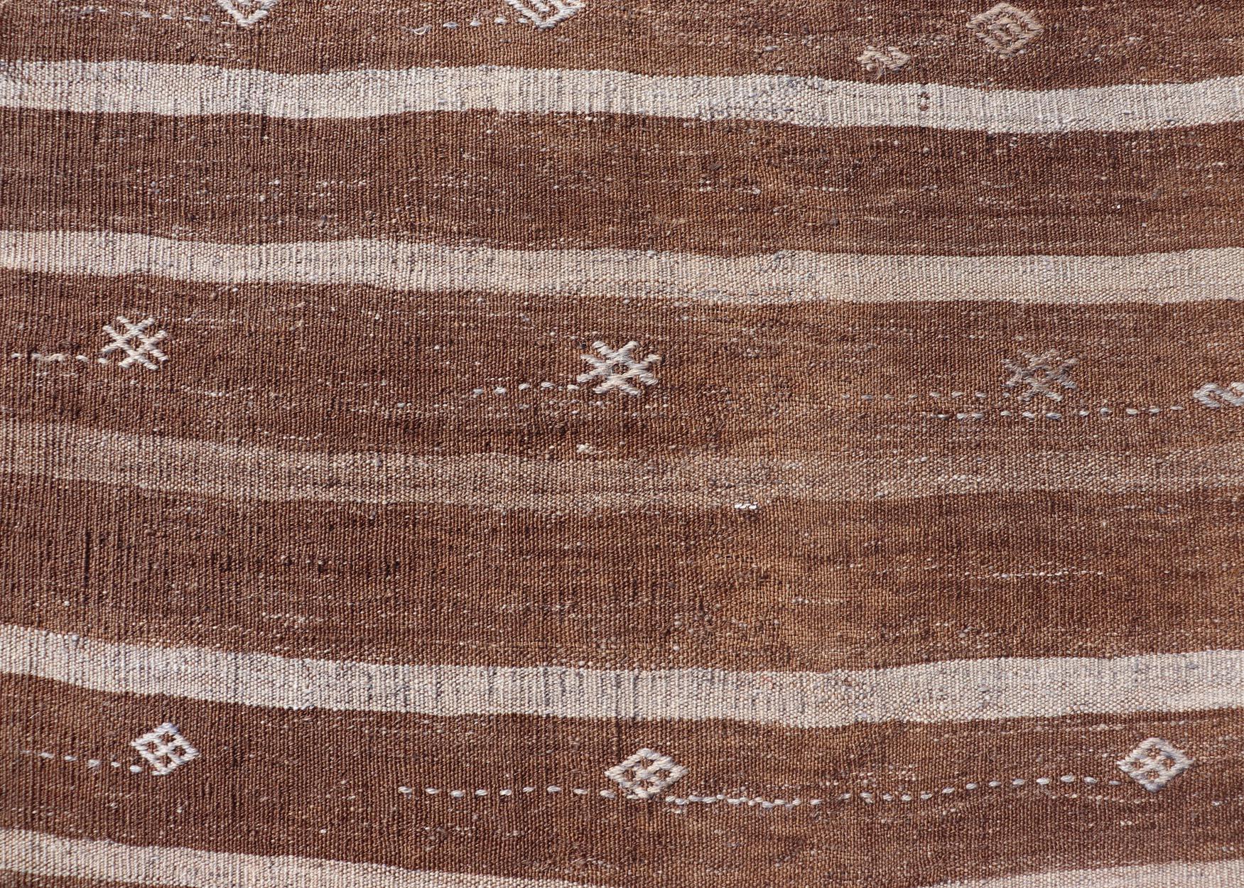 Türkischer Vintage-Kelim-Teppich in sattem Cocoa und Elfenbein -Stripe Design 6'9 x 8'9 im Angebot 6