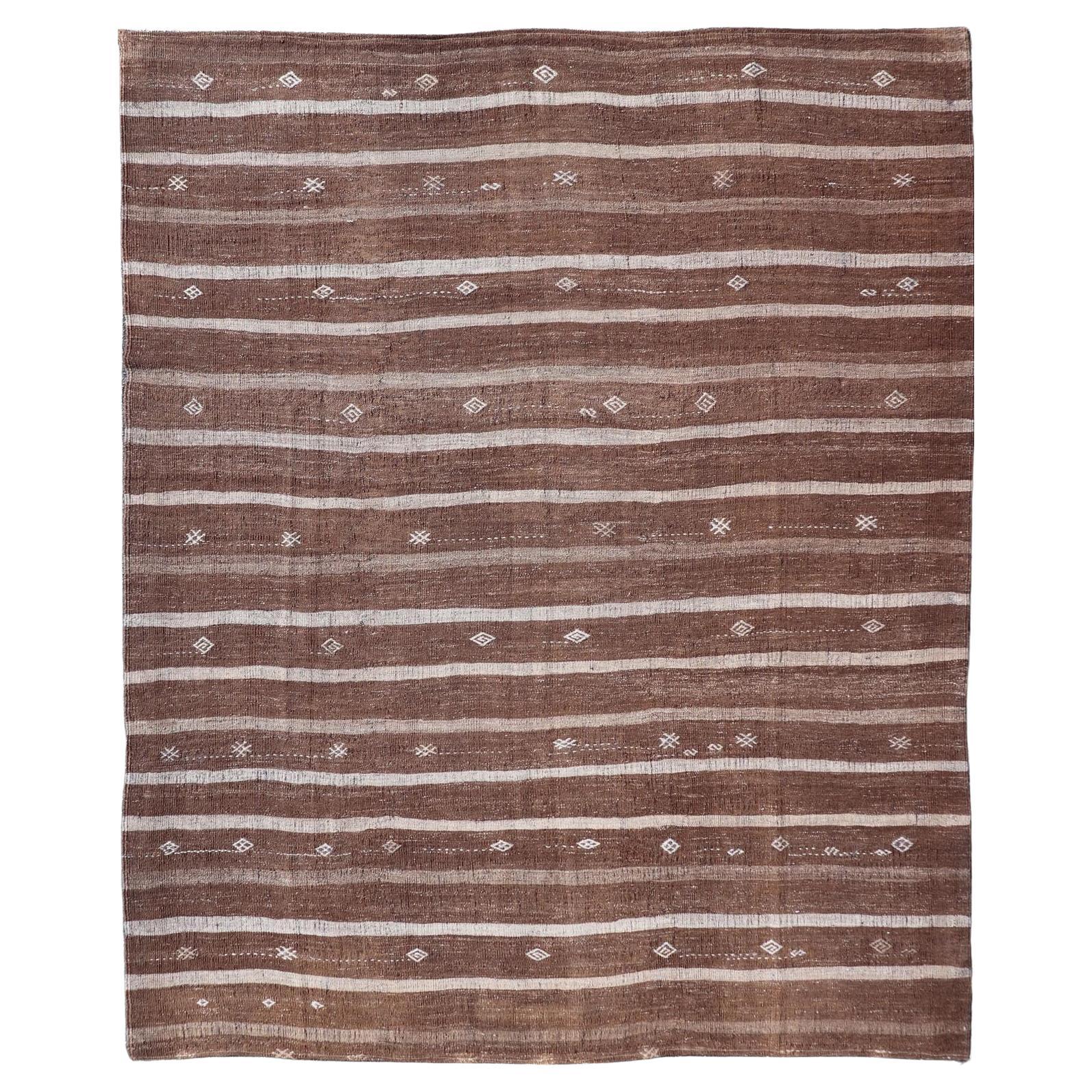 Türkischer Vintage-Kelim-Teppich in sattem Cocoa und Elfenbein -Stripe Design 6'9 x 8'9