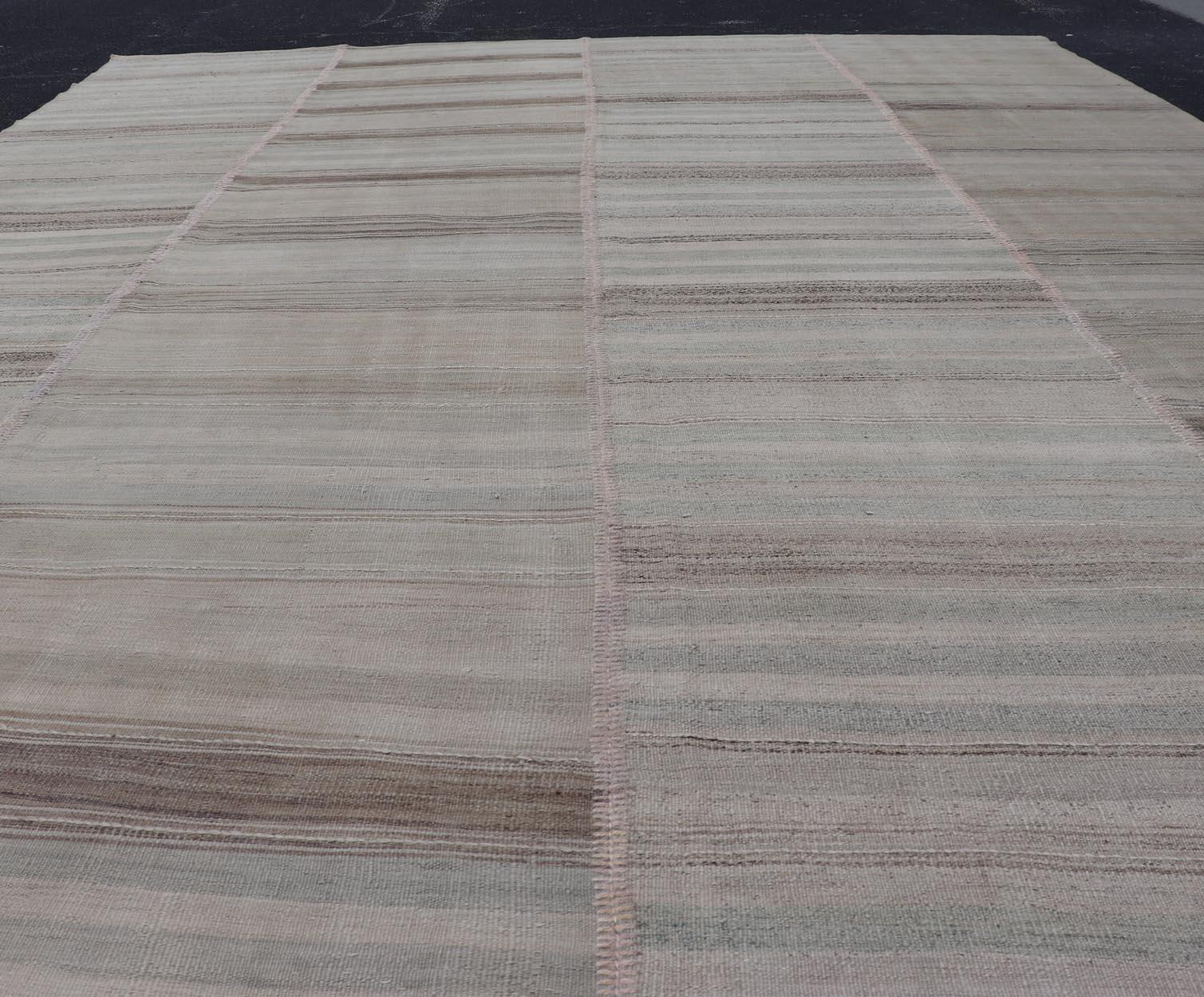 Vintage Rug & Kilim turc en beige doux, gris et bleu délavé rayé 8'6 x 13'0 en vente 4
