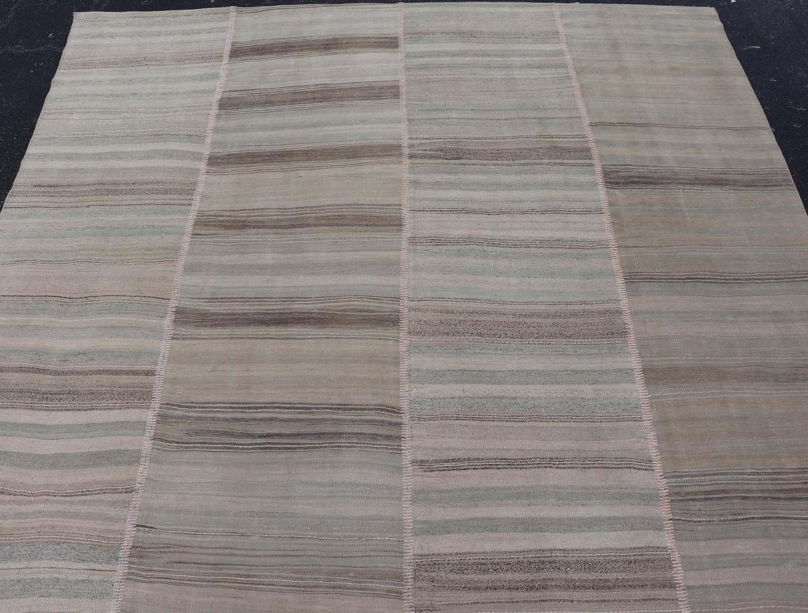 Vintage Rug & Kilim turc en beige doux, gris et bleu délavé rayé 8'6 x 13'0 en vente 5