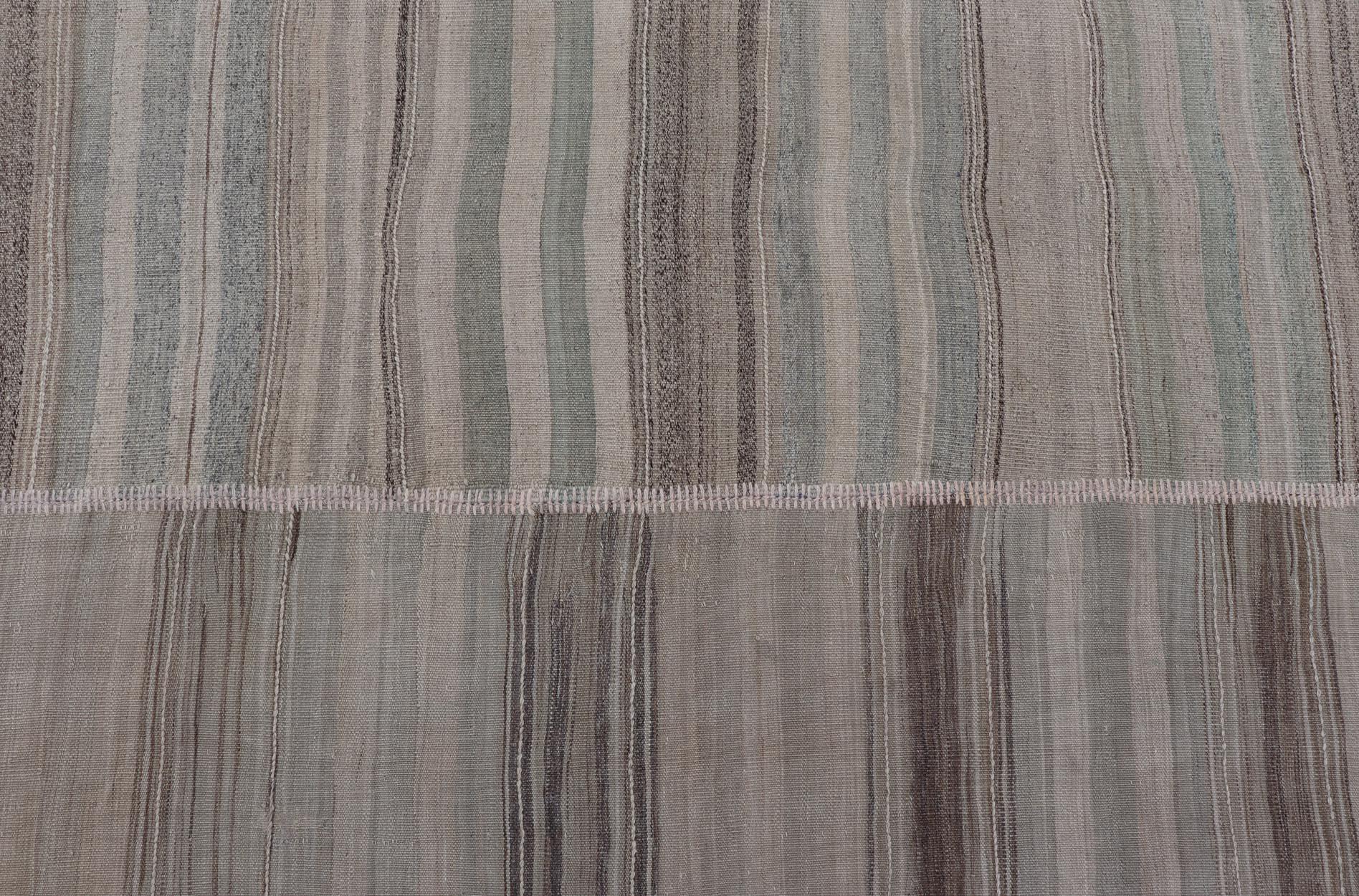 Vintage Rug & Kilim turc en beige doux, gris et bleu délavé rayé 8'6 x 13'0 en vente 7