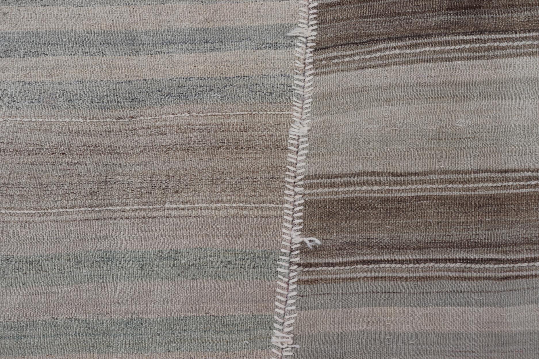 Vintage Rug & Kilim turc en beige doux, gris et bleu délavé rayé 8'6 x 13'0 en vente 1