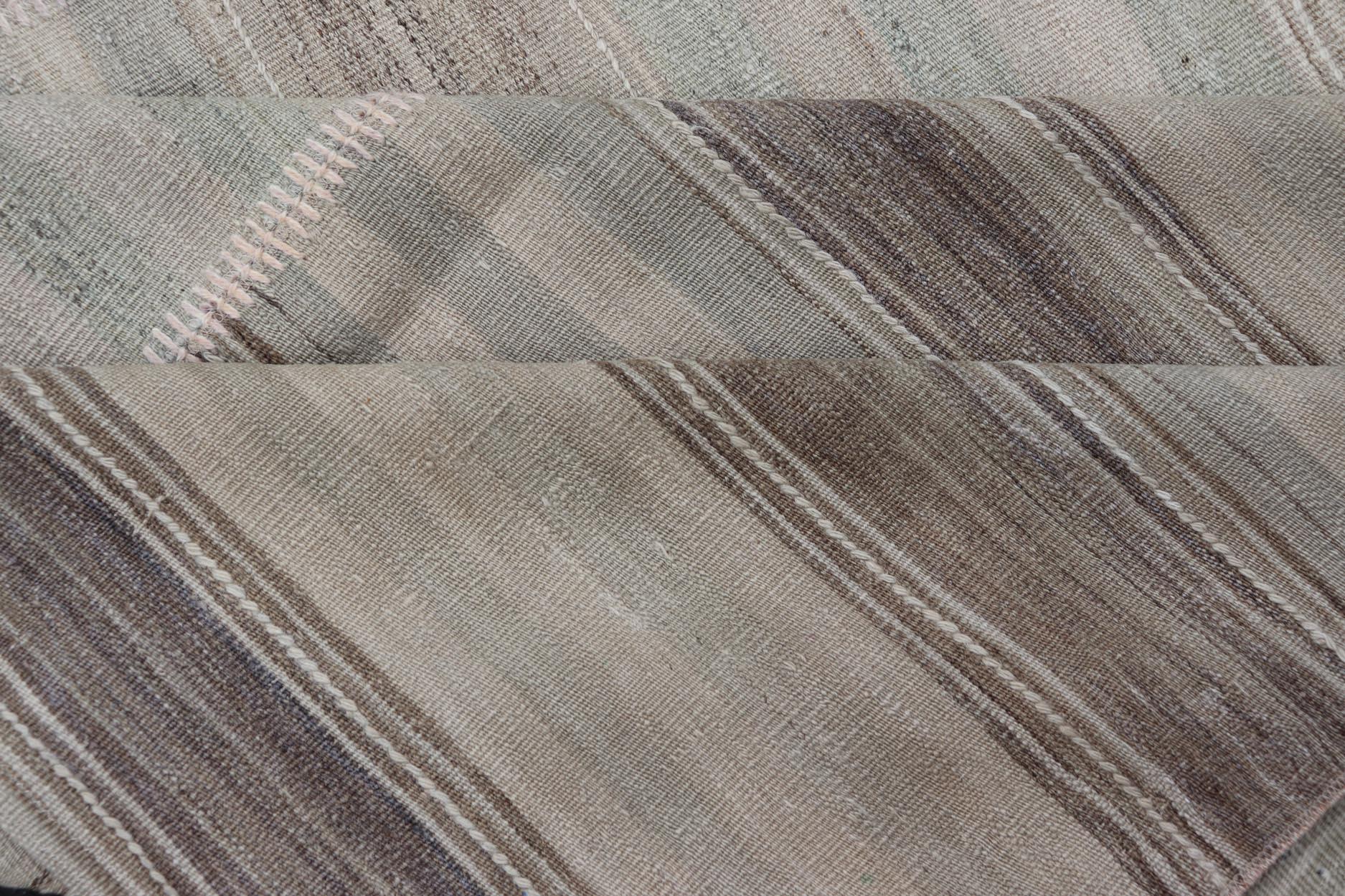 Vintage Rug & Kilim turc en beige doux, gris et bleu délavé rayé 8'6 x 13'0 en vente 2