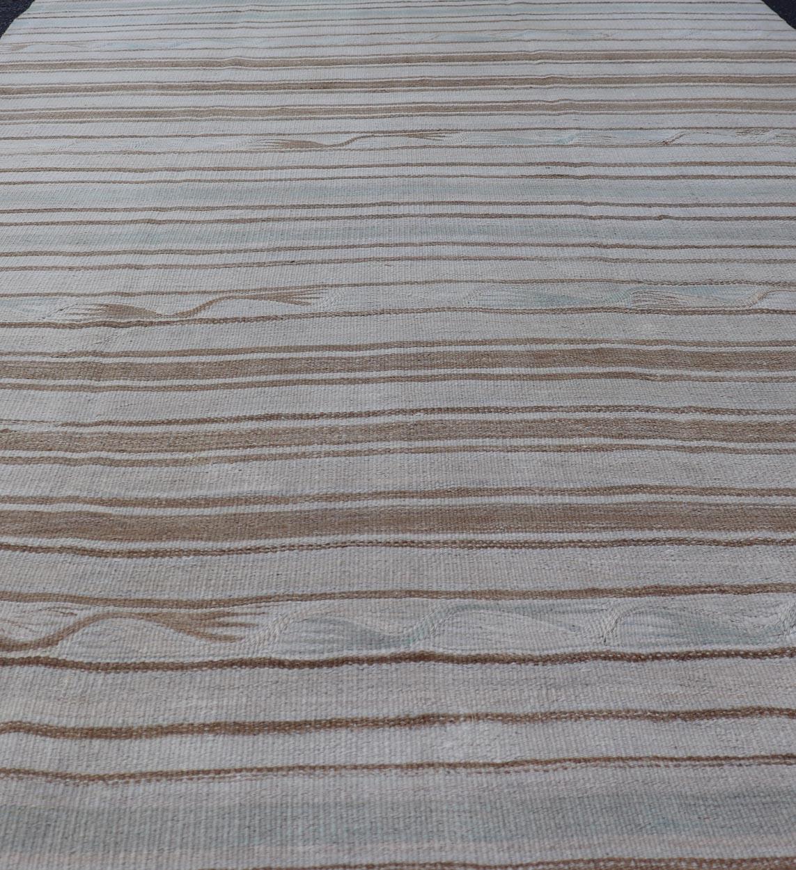 Alfombra Kilim Turca Vintage De Rayas Suaves Crema y Beige 4'7 x 7'10 Turco en venta