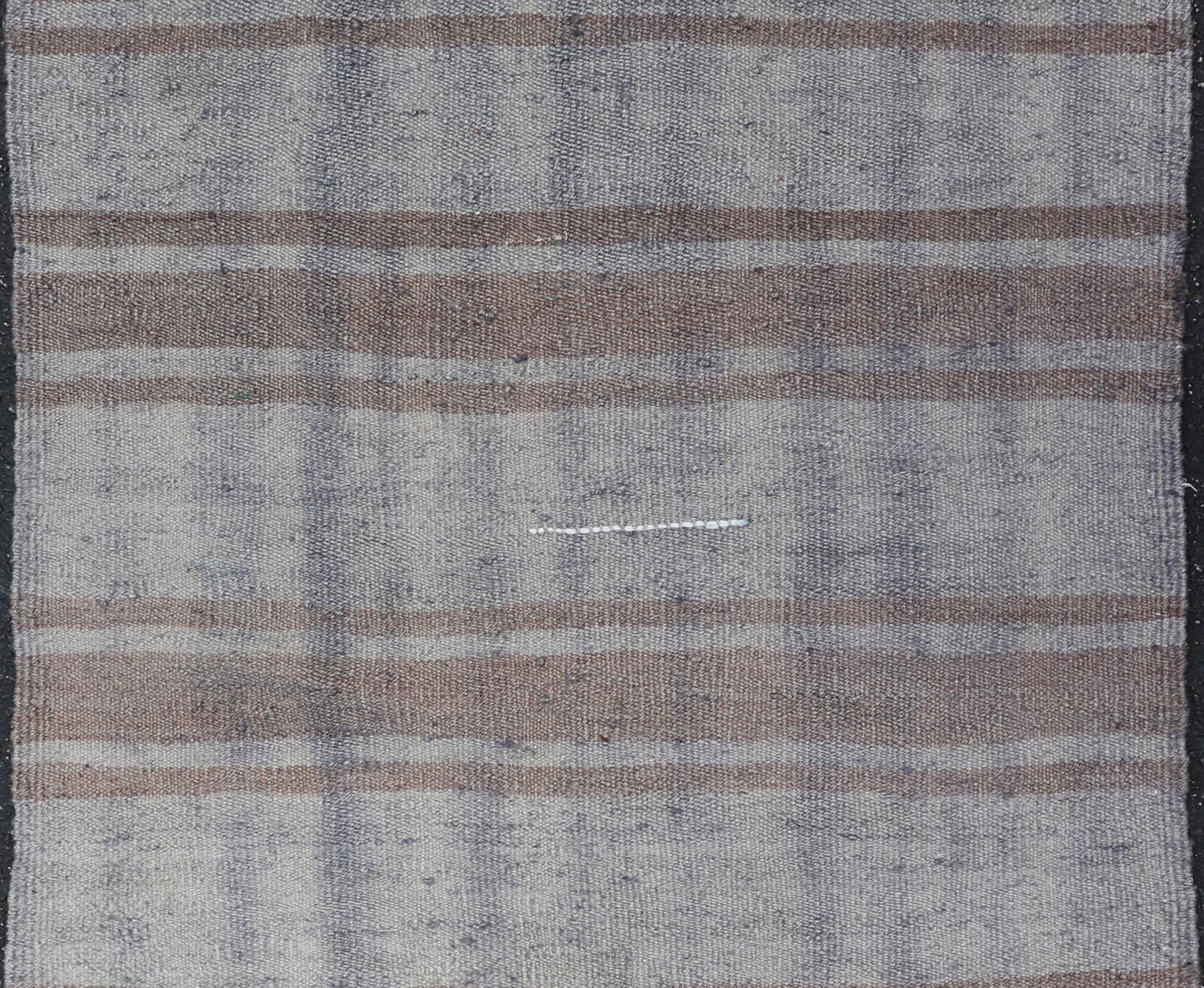 Alfombra Kilim Turca Vintage en Tejido Plano de Rayas Grises y Marrones Suaves 2'6 x 3'6 Turco en venta