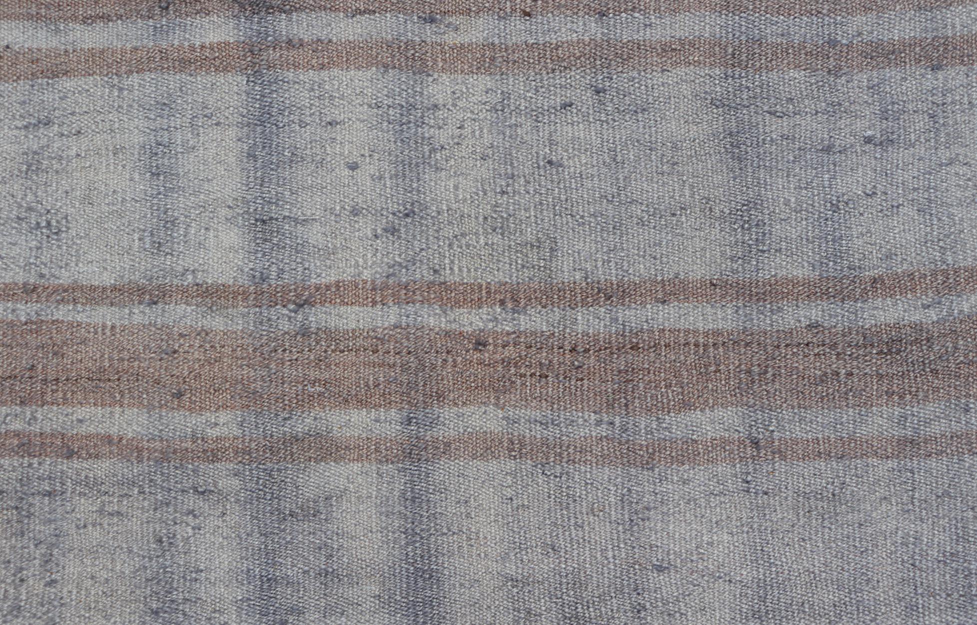 Alfombra Kilim Turca Vintage en Tejido Plano de Rayas Grises y Marrones Suaves 2'6 x 3'6 en venta 2