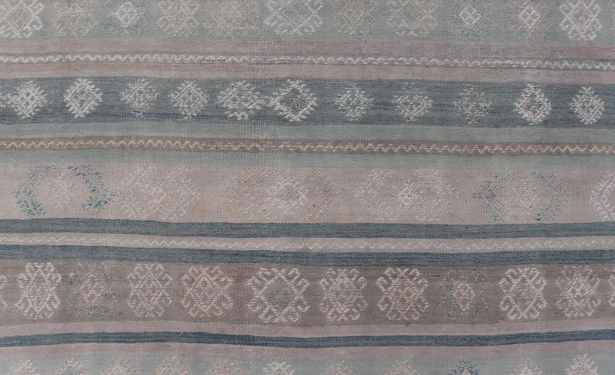 Vintage Turkish Kilim Rug In Soft Pastel Stripes and Geometric Patten 5'3 x 9'9 In Good Condition For Sale In Atlanta, GA