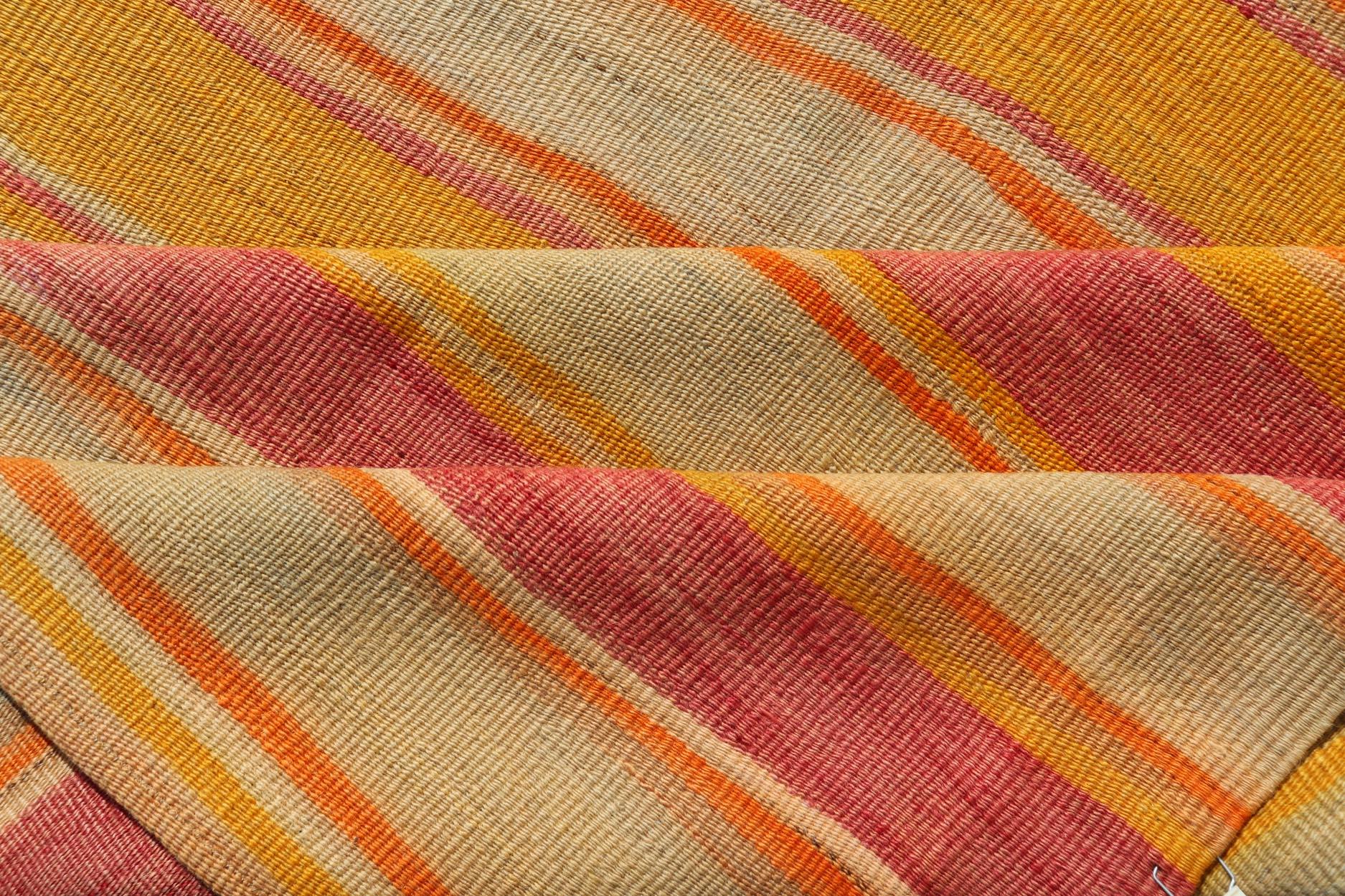 Rug & Kilim vintage turc à rayures roses, orange et jaunes 5'0 x 8'0 en vente 4