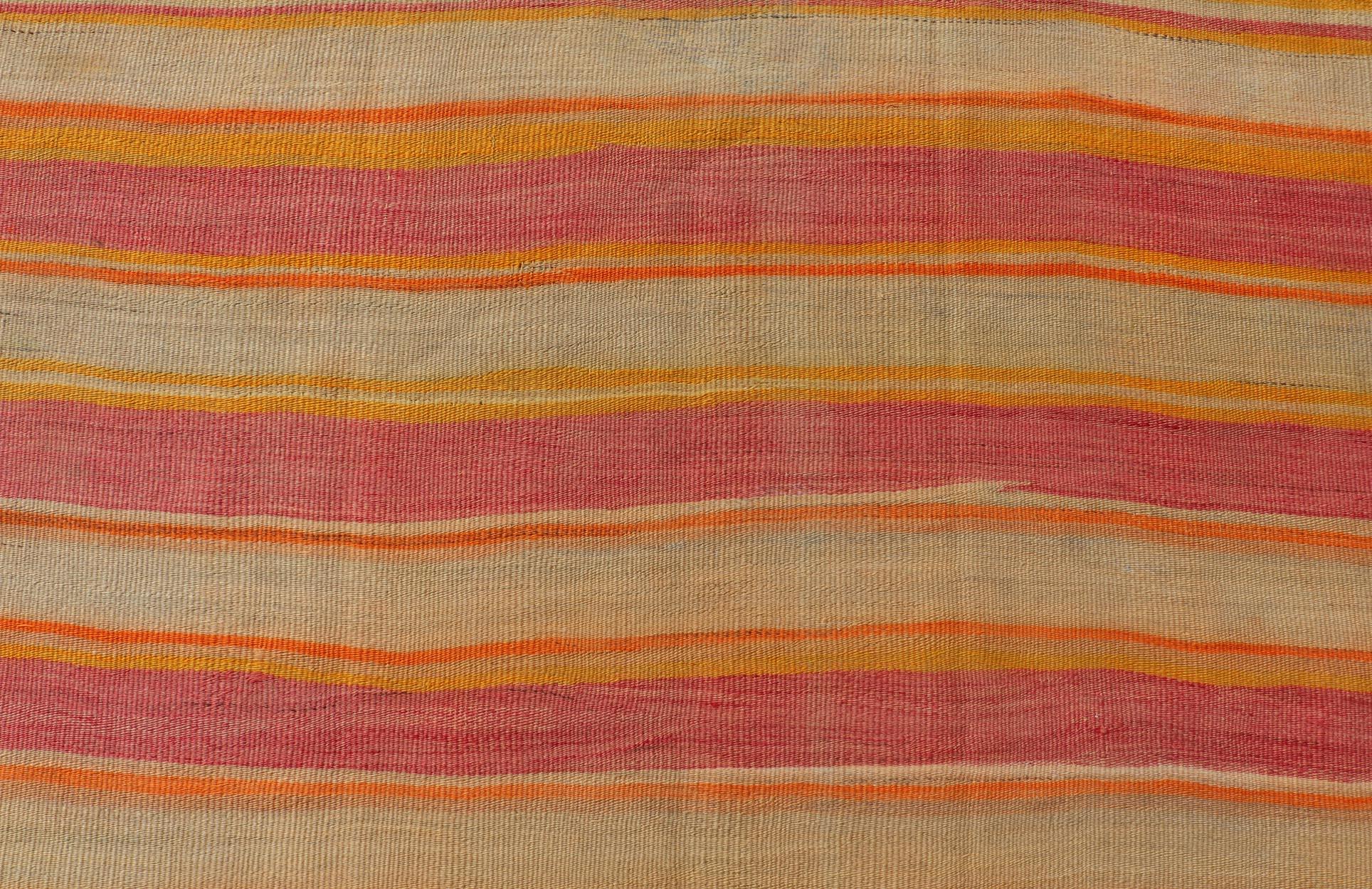Tissé à la main Rug & Kilim vintage turc à rayures roses, orange et jaunes 5'0 x 8'0 en vente
