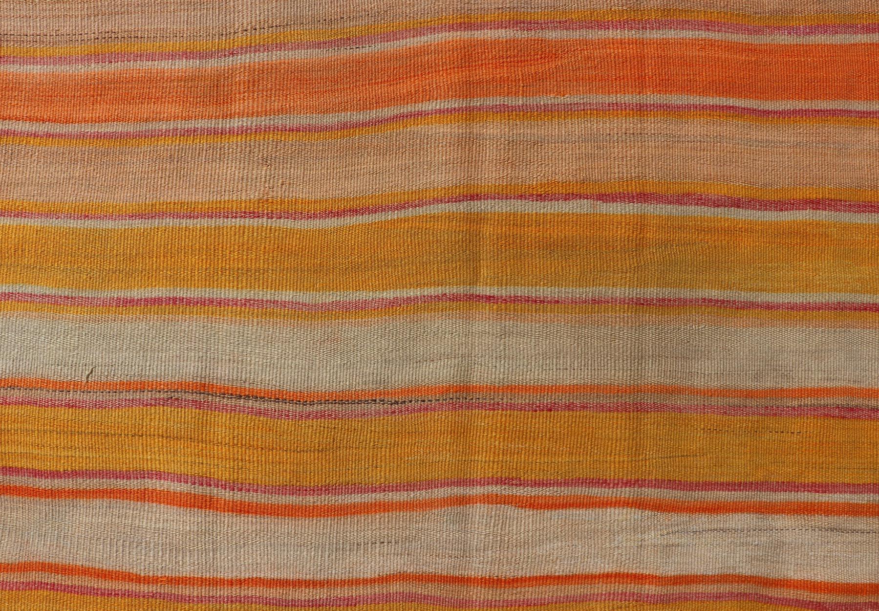 Rug & Kilim vintage turc à rayures roses, orange et jaunes 5'0 x 8'0 Excellent état - En vente à Atlanta, GA