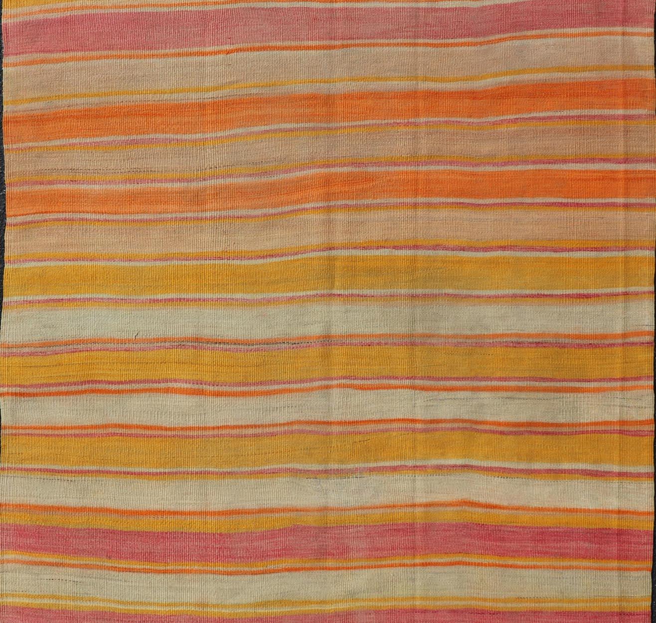Rug & Kilim vintage turc à rayures roses, orange et jaunes 5'0 x 8'0 en vente 1