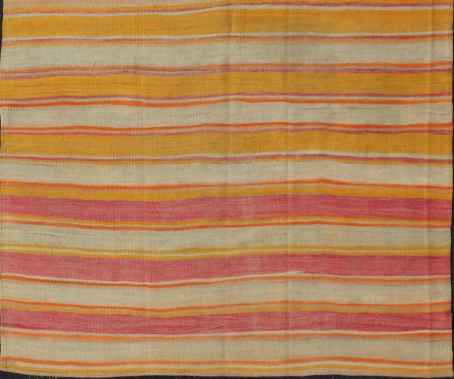 Rug & Kilim vintage turc à rayures roses, orange et jaunes 5'0 x 8'0 en vente 2