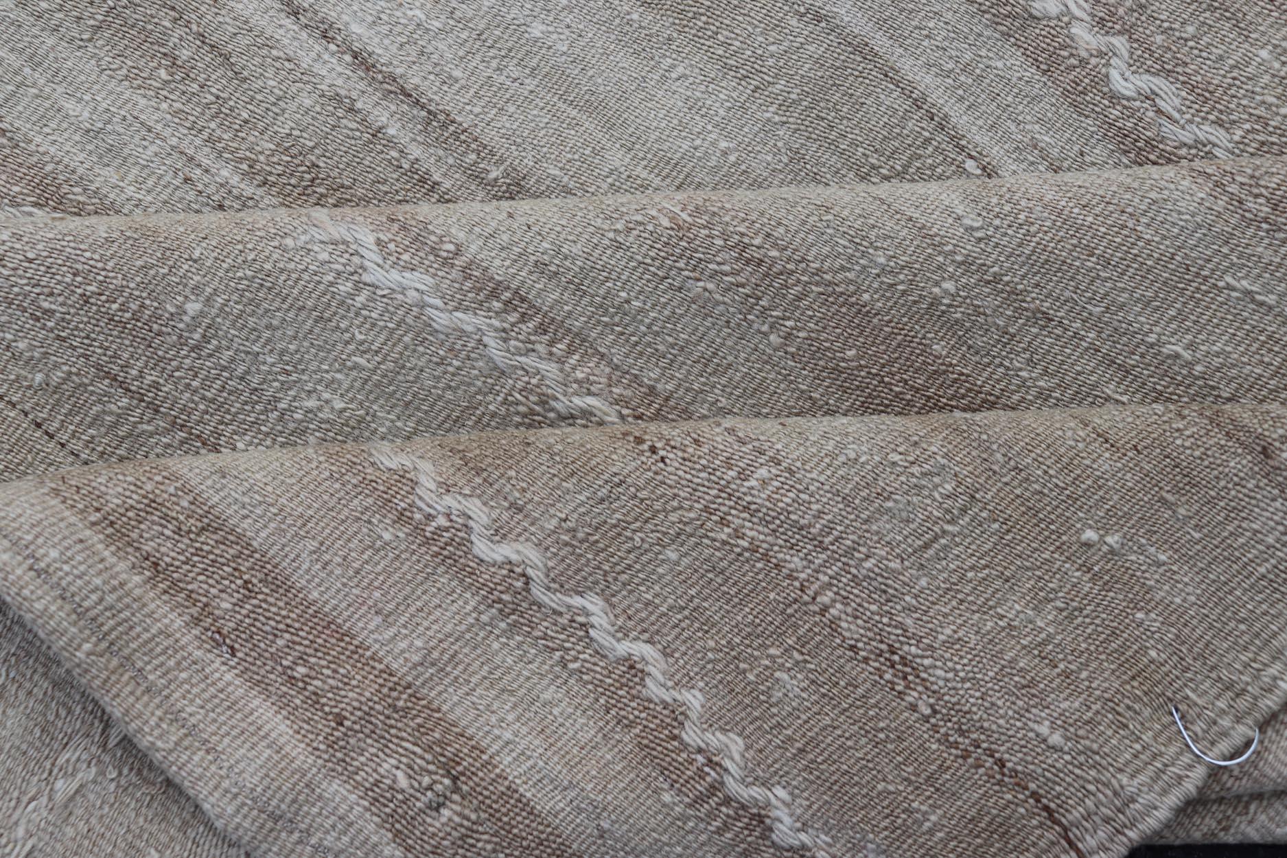 Vintage Rug & Kilim turco, toni morbidi del beige e del taupe 5'4 x 6'9 in vendita 4