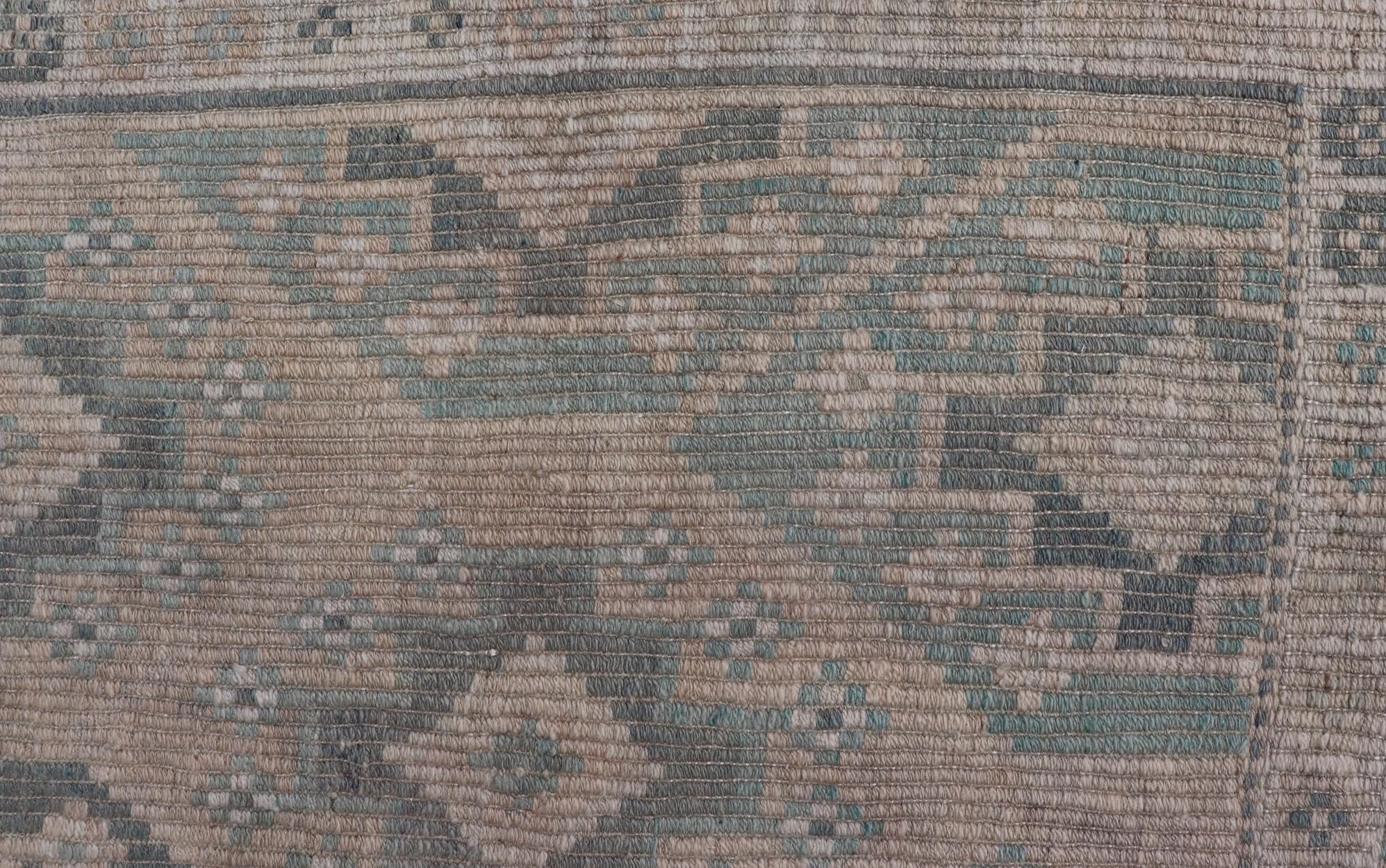 Maße: 5'9 x 9'8 
Vintage Turkish Kilim Rug Soft Teal and Beige Geometric Patterns 5'9 x 9'8 Keivan Woven Arts / Rug / EN-14082 Herkunftsland / Typ: Türkei / Kelim. 

Der türkische Kilim-Teppich verbindet auf wunderbare Weise traditionelle