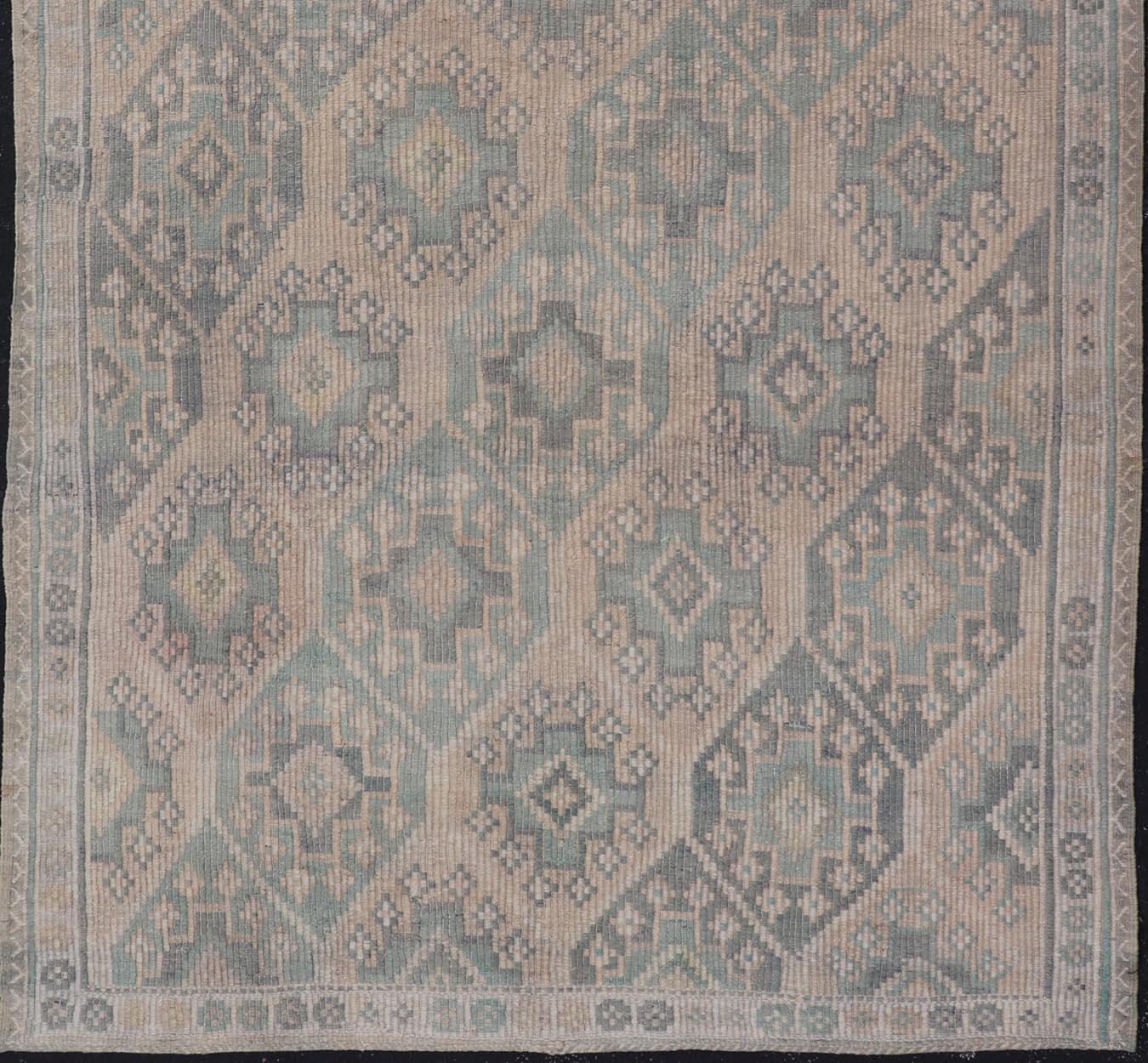 Türkischer Vintage-Kelim-Teppich aus weichem Teal und Beige mit geometrischen Mustern 5'9 x 9'8 (Wolle) im Angebot