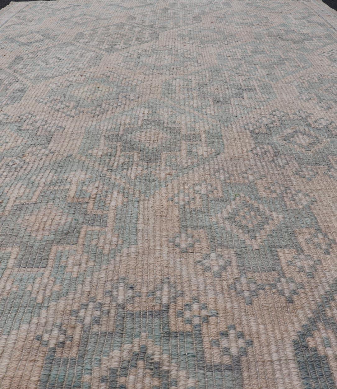 Türkischer Vintage-Kelim-Teppich aus weichem Teal und Beige mit geometrischen Mustern 5'9 x 9'8 im Angebot 2