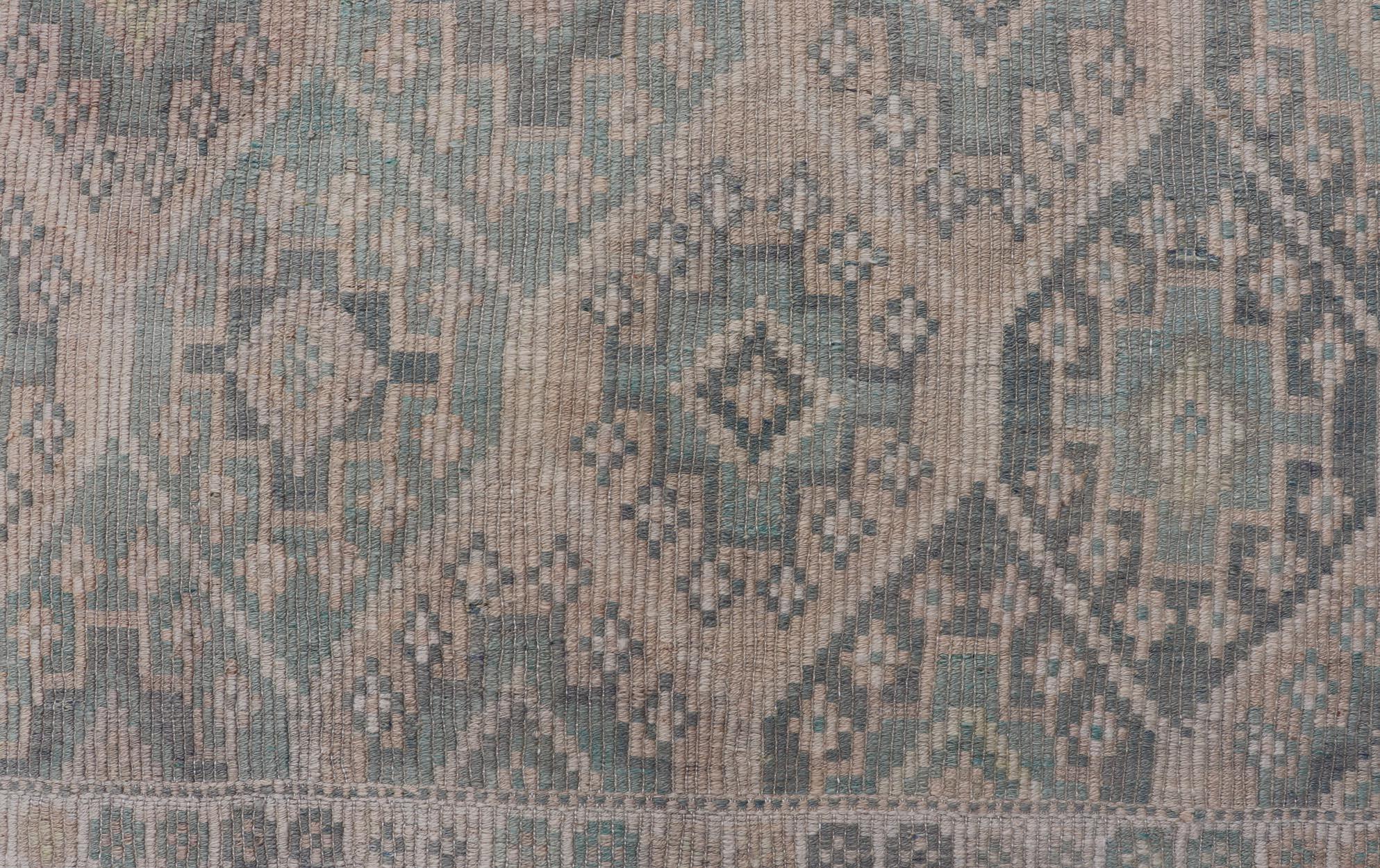 Türkischer Vintage-Kelim-Teppich aus weichem Teal und Beige mit geometrischen Mustern 5'9 x 9'8 im Angebot 3