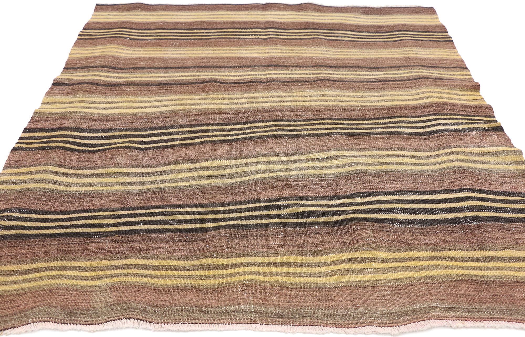 Türkischer Kelim-Teppich mit Bayadere-Streifen, flachgewebter, quadratischer Teppich  (Handgewebt) im Angebot