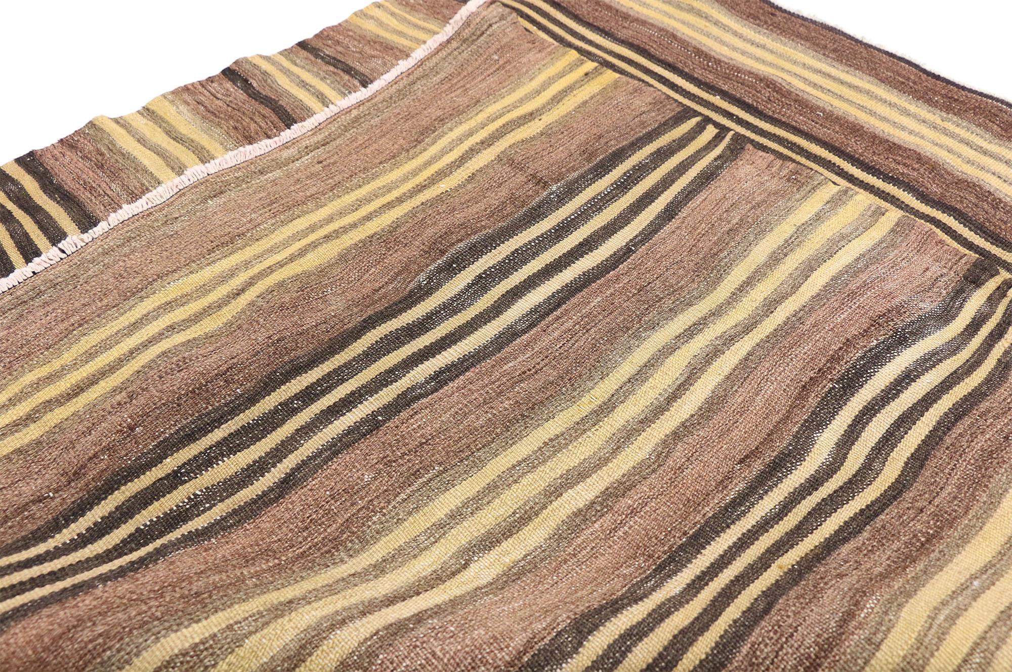 Türkischer Kelim-Teppich mit Bayadere-Streifen, flachgewebter, quadratischer Teppich  (20. Jahrhundert) im Angebot