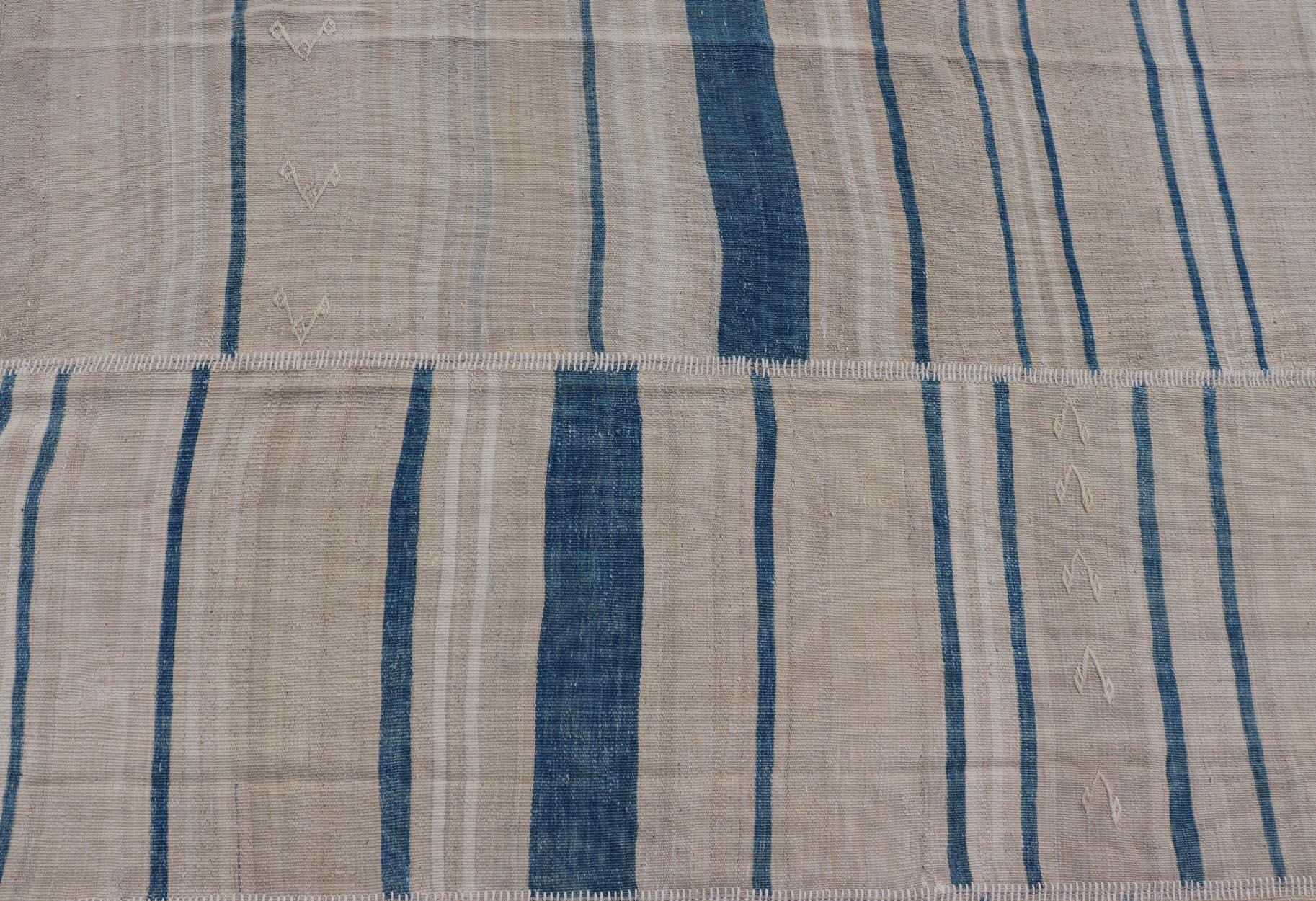 Rug & Kilim vintage turc à rayures bleues et crèmes 8'0 