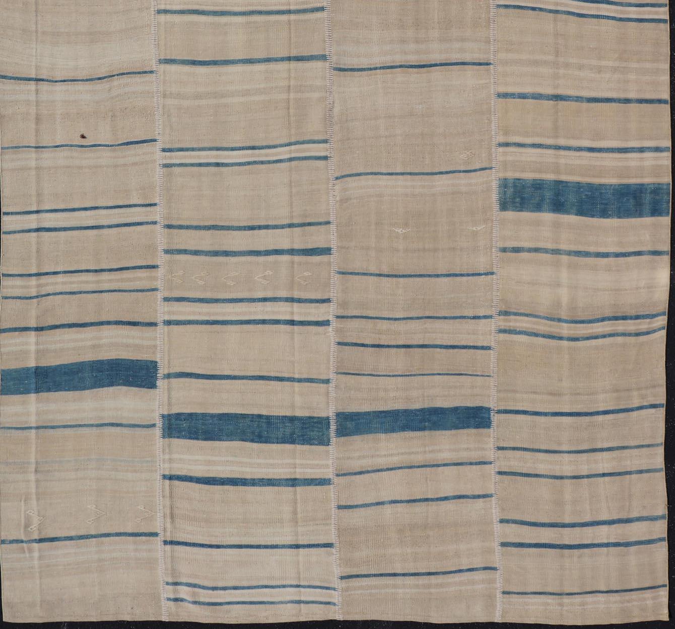 Tissé à la main Rug & Kilim vintage turc à rayures bleues et crèmes 8'0 